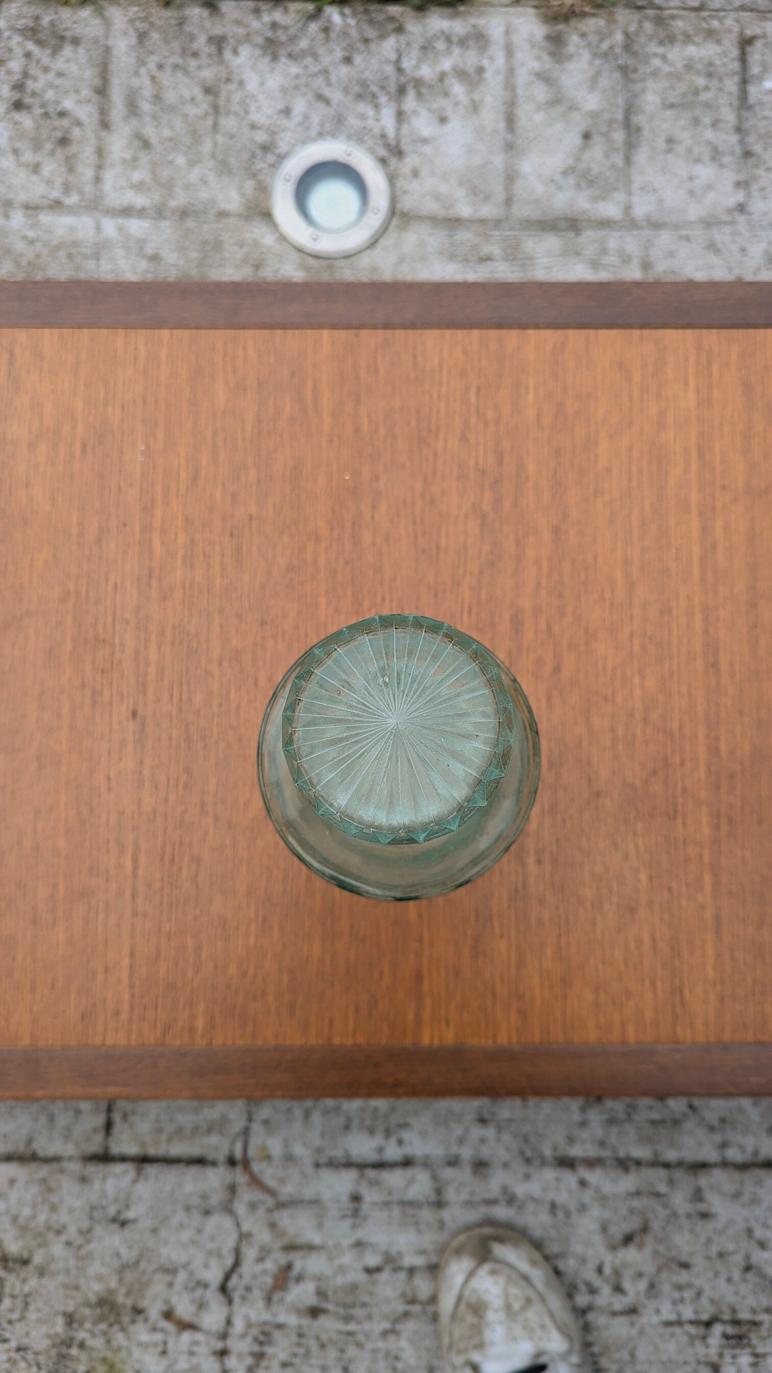 Carafe en verre moulé épais