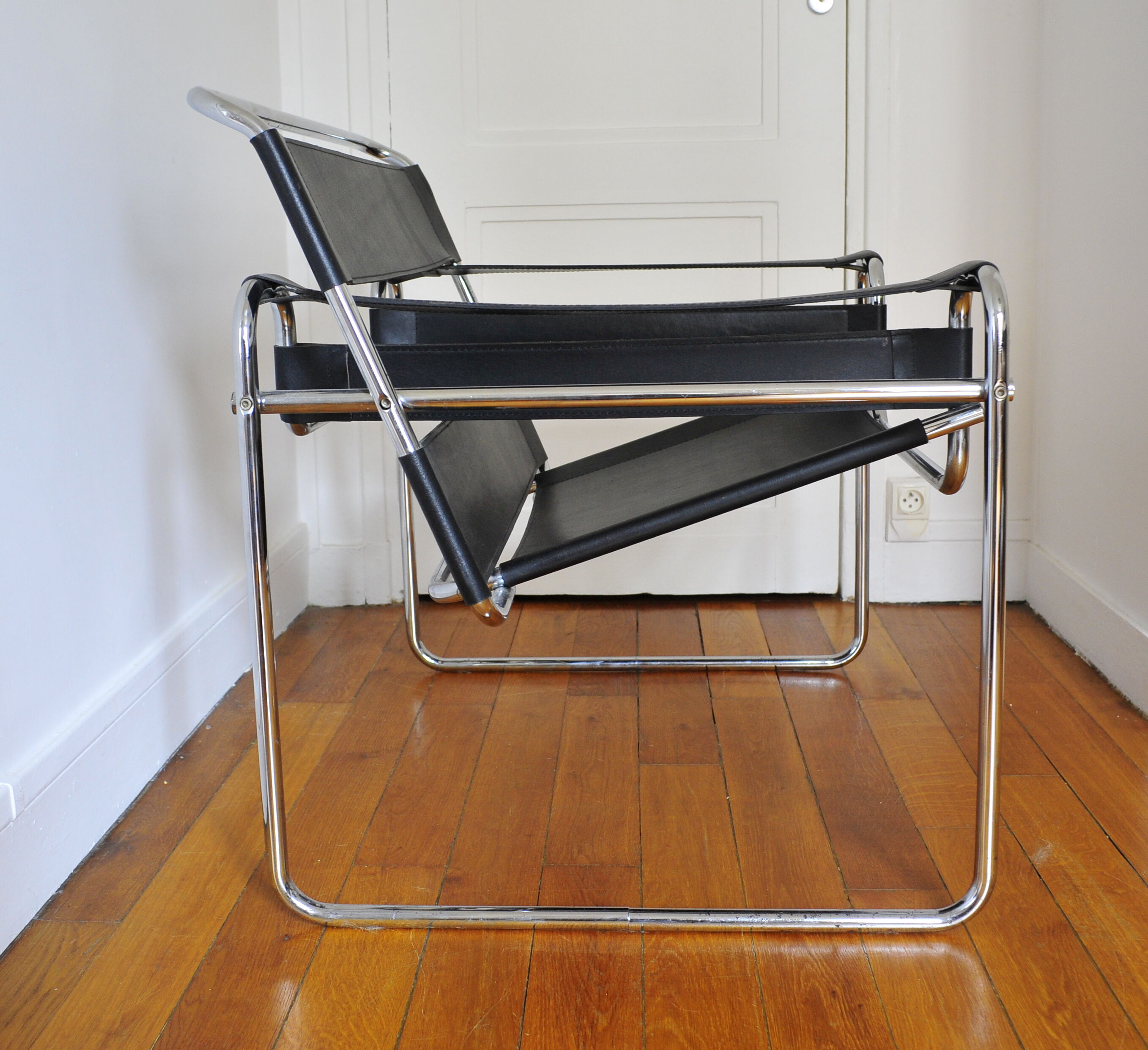 Wassily B3 leather armchair by Marcel Breuer Made in Italy 1970