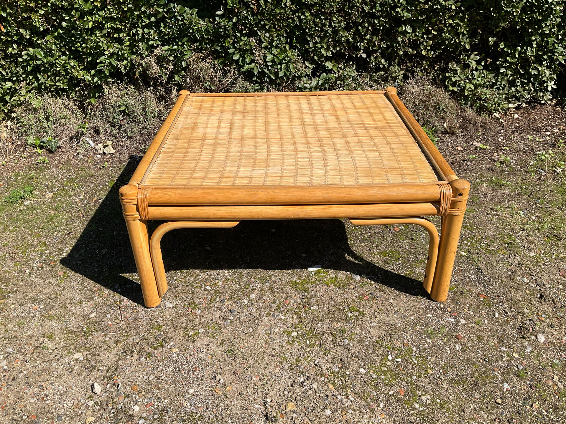 Table basse carrée en bois et rotin, années 70