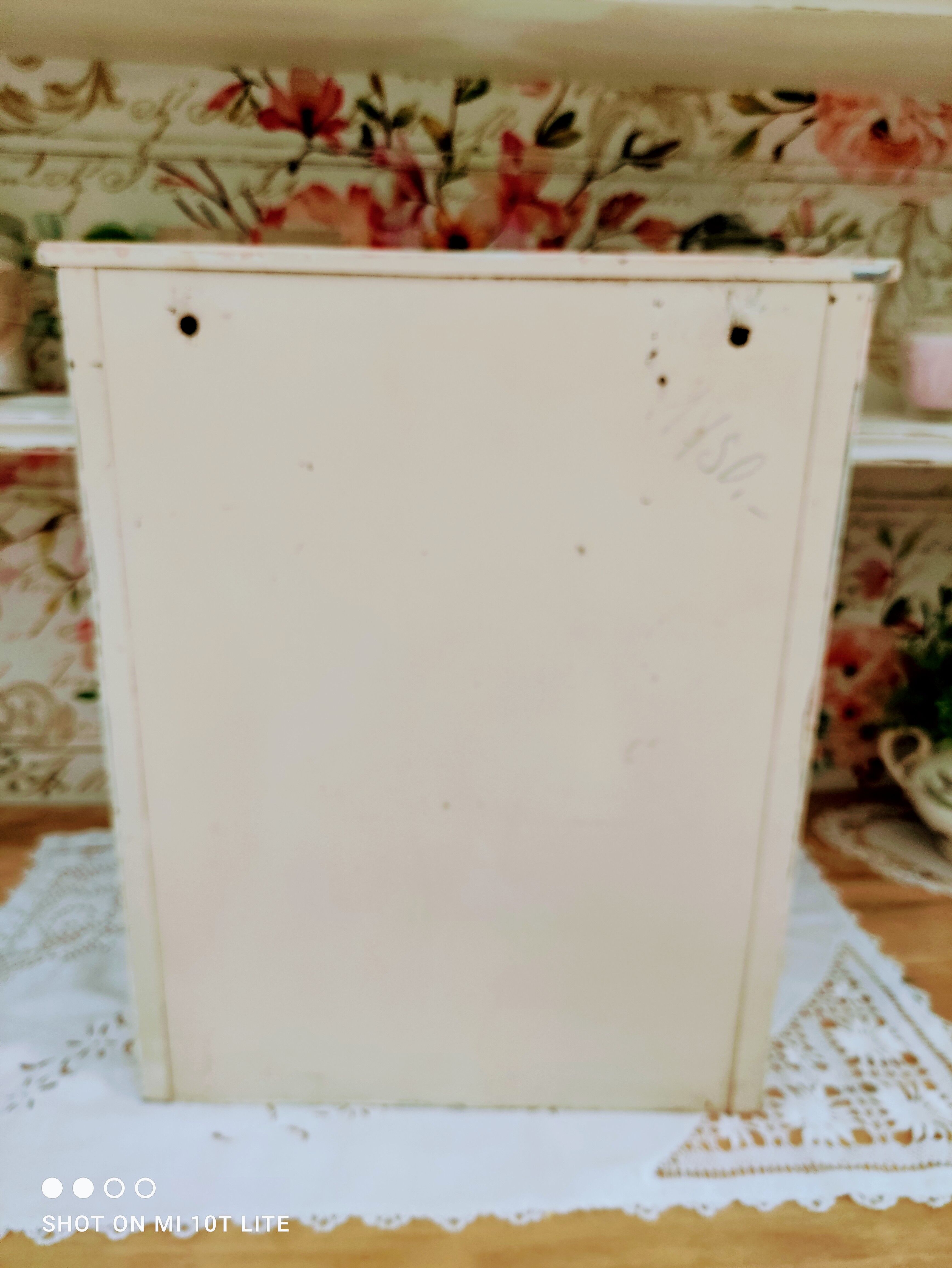 Armoire à pharmacie vintage années 50 en métal beige patiné