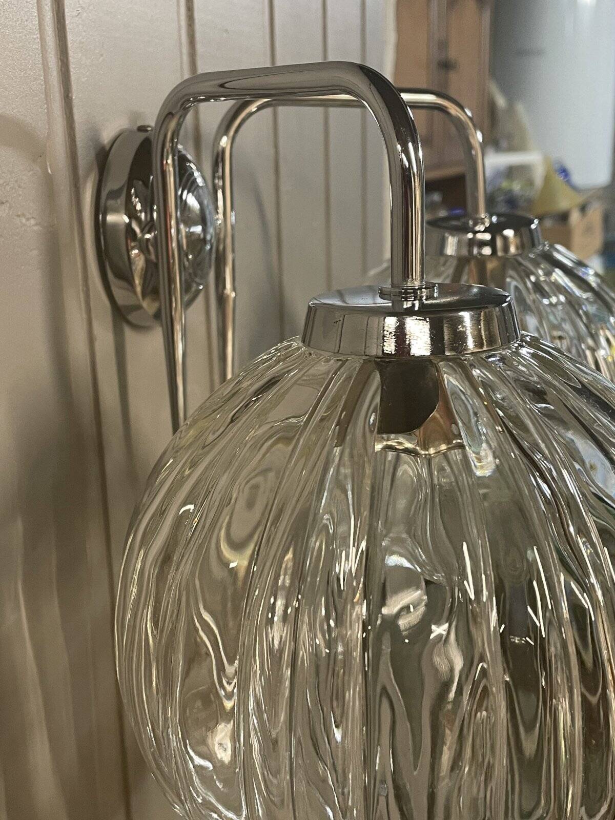 Wall light with 2 chrome-plated metal and glass globes