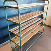 Étagère en acier et en bois sur roulettes