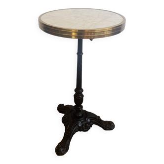 Table de bistrot parisienne
