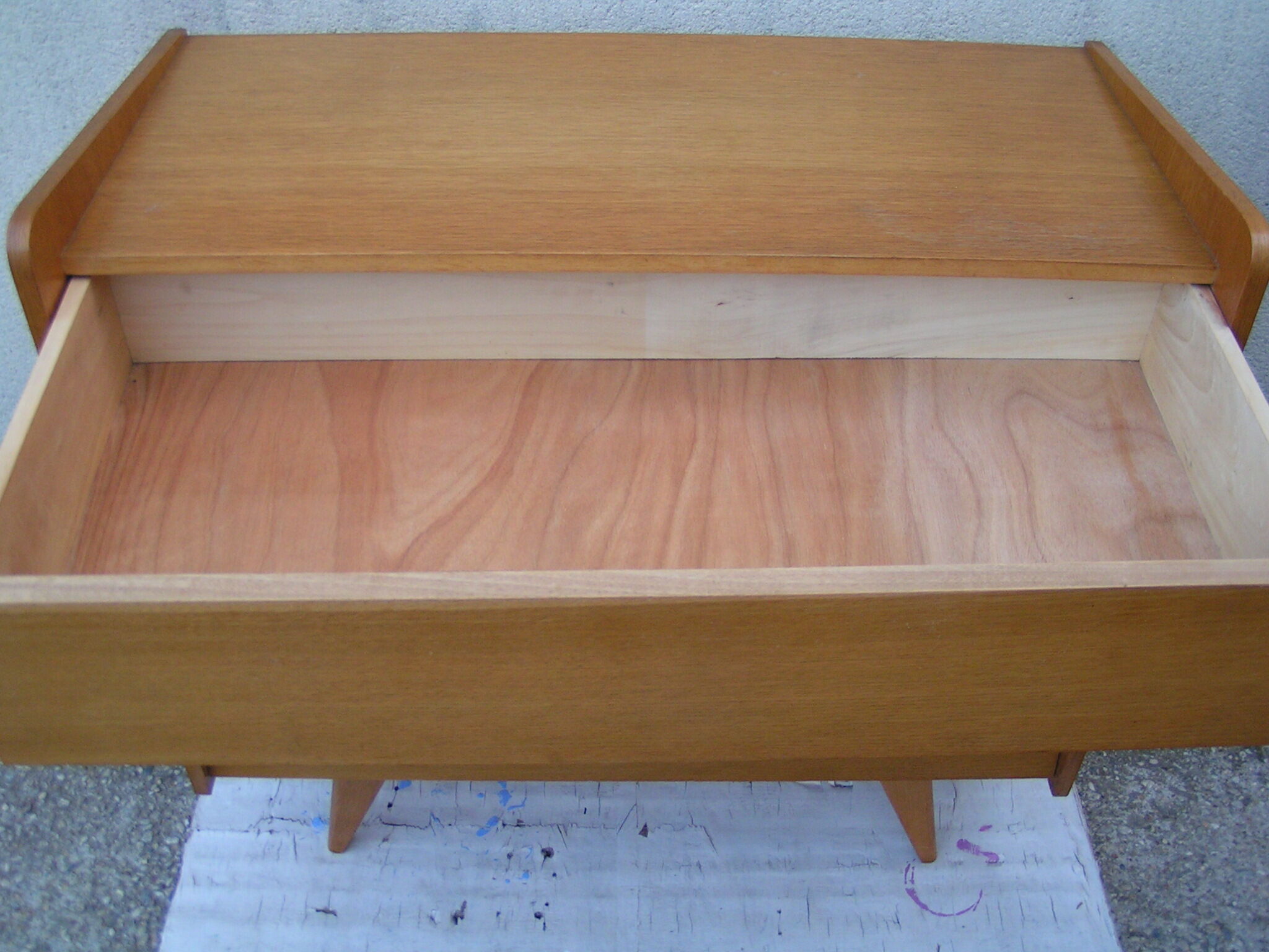 50s foot compass dresser
