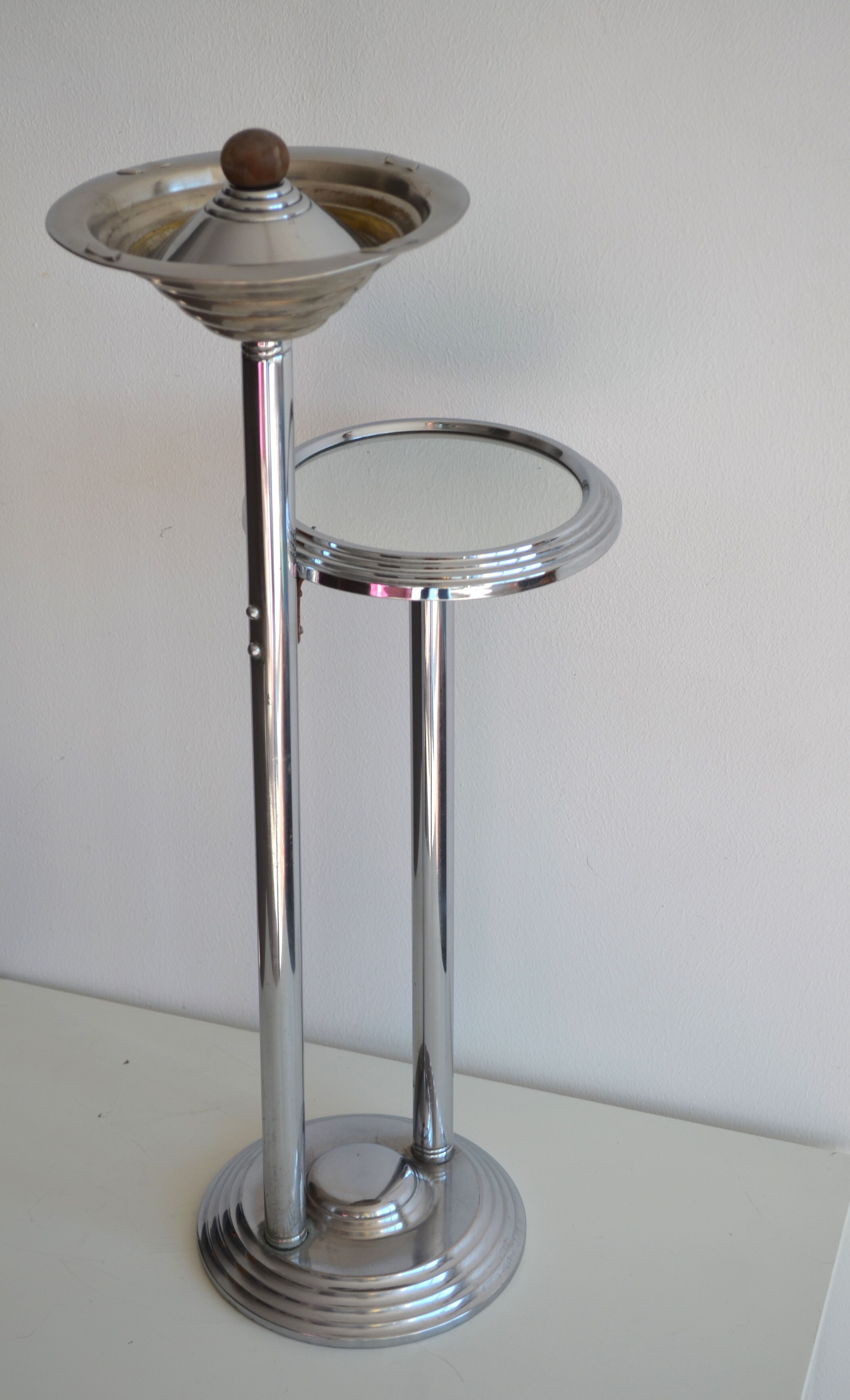 Cendrier sur pied style art deco en aluminium