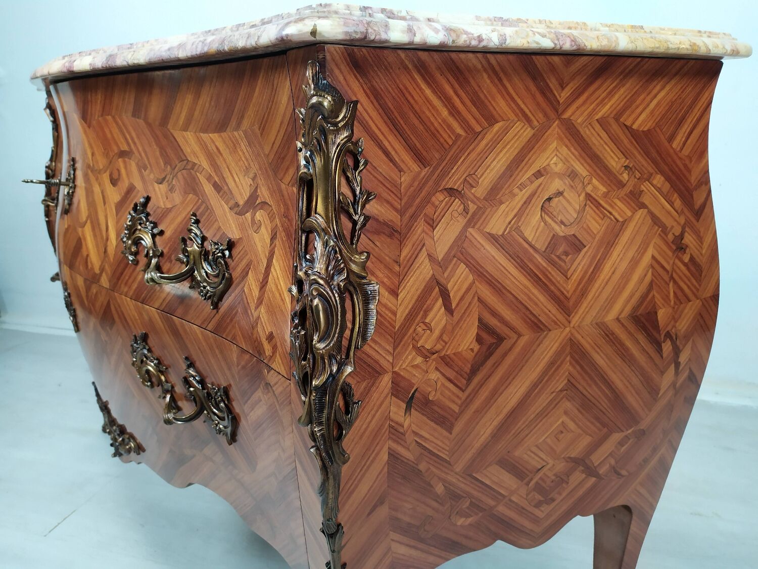 Commode Louis XV galbé