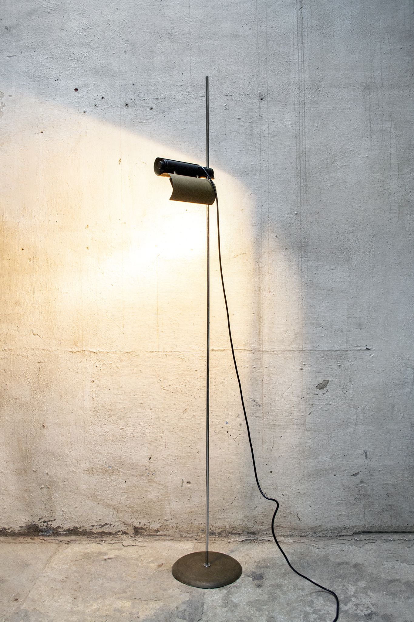 Dim 333 floor lamp by Vico Magistretti for Oluce Italia 1975