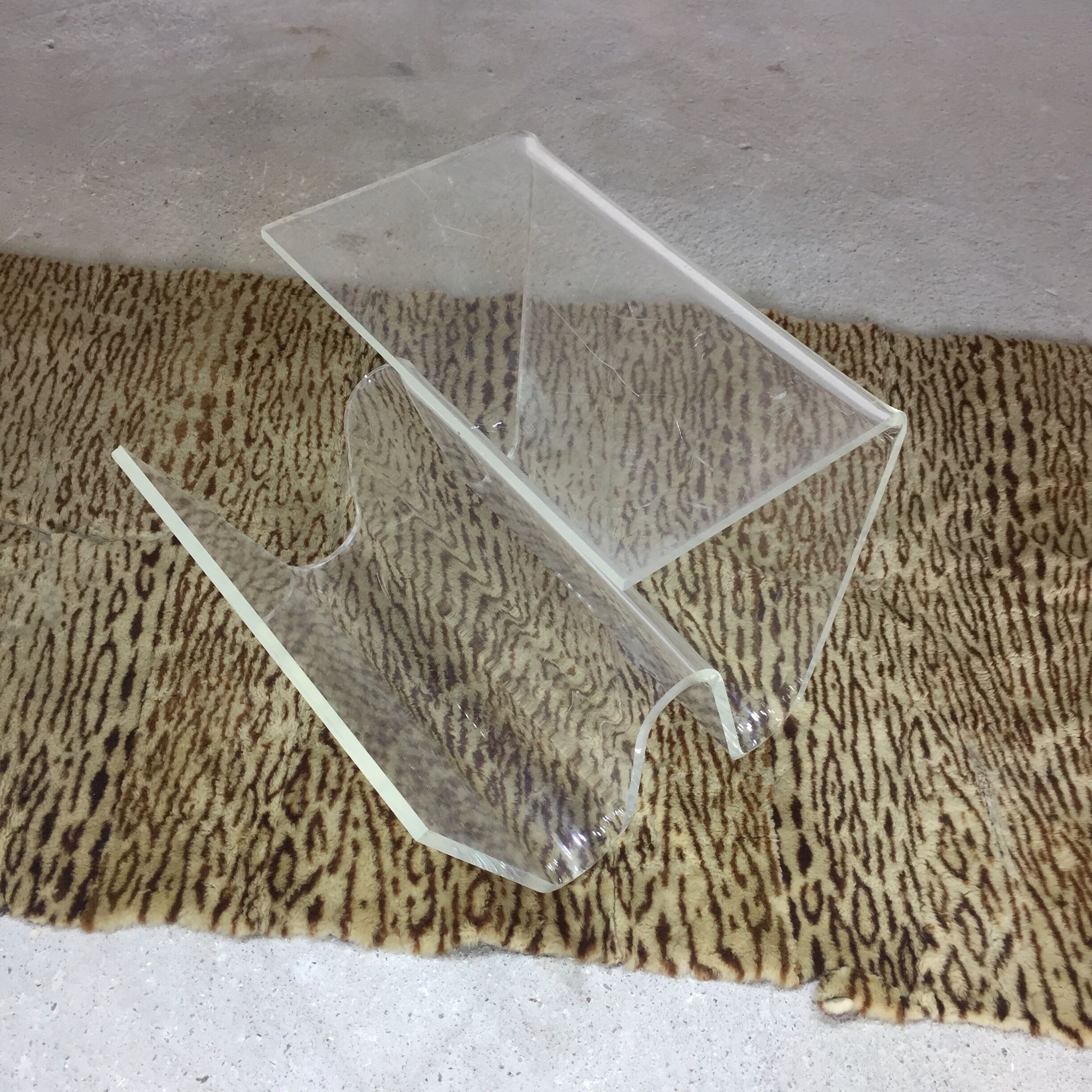 70s Plexiglas Sofa Tip