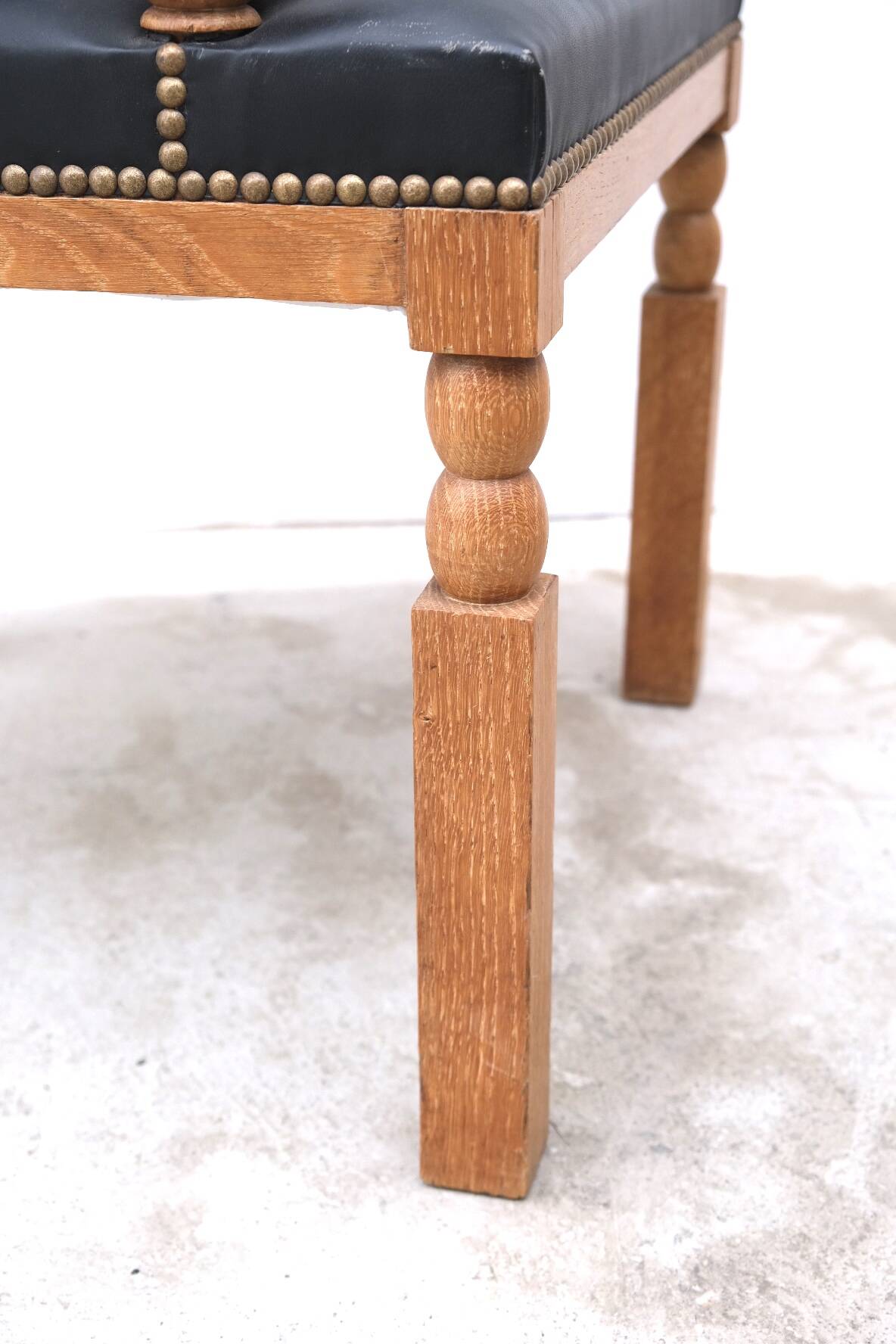 Neo-Basque style armchair by Benjamin GOMEZ in solid oak and leather, 1940