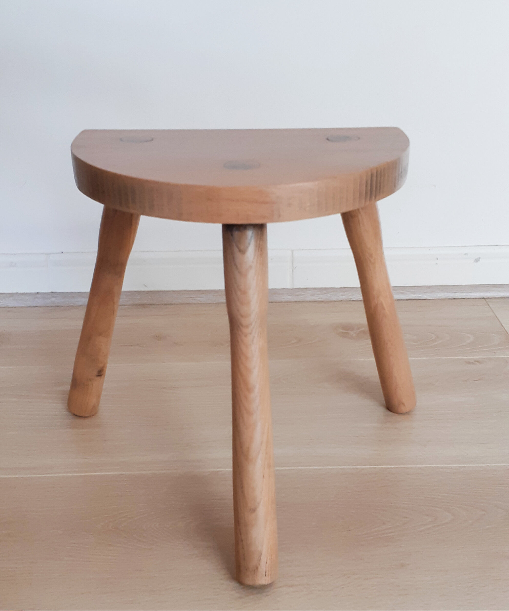 Tripod milking stool