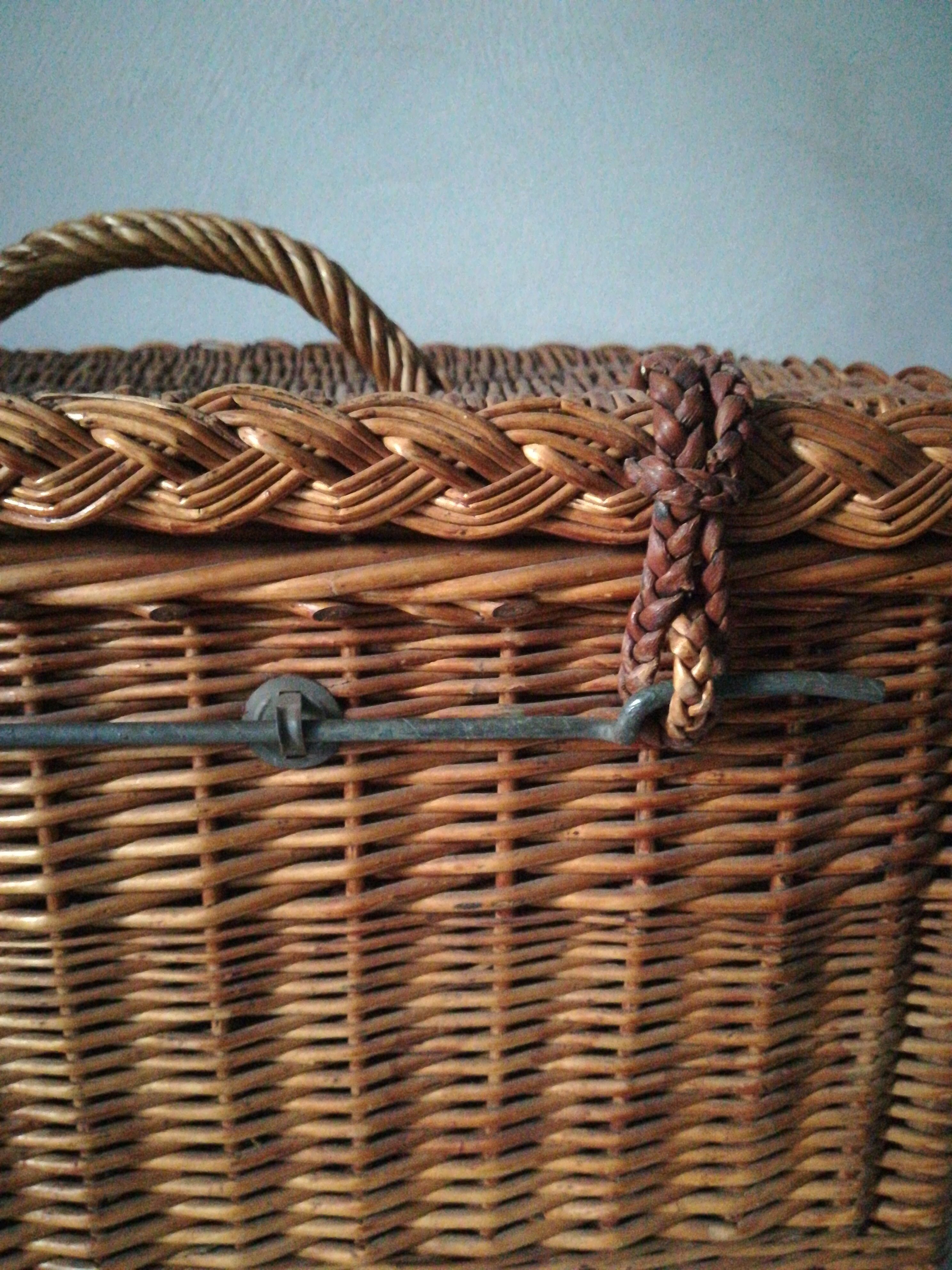 Wicker trunk