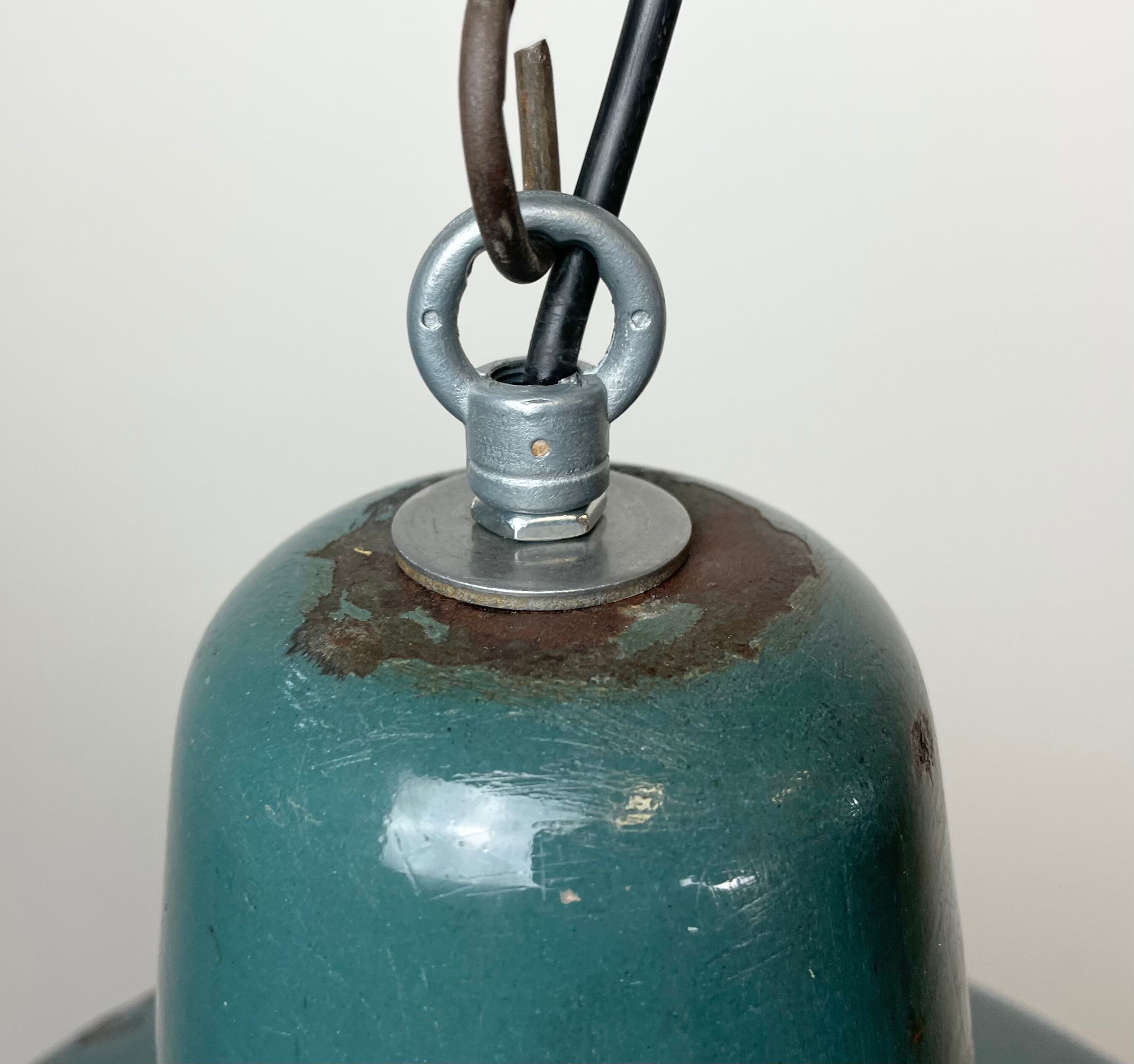 Lampe d'usine industrielle en émail vert, années 1960
