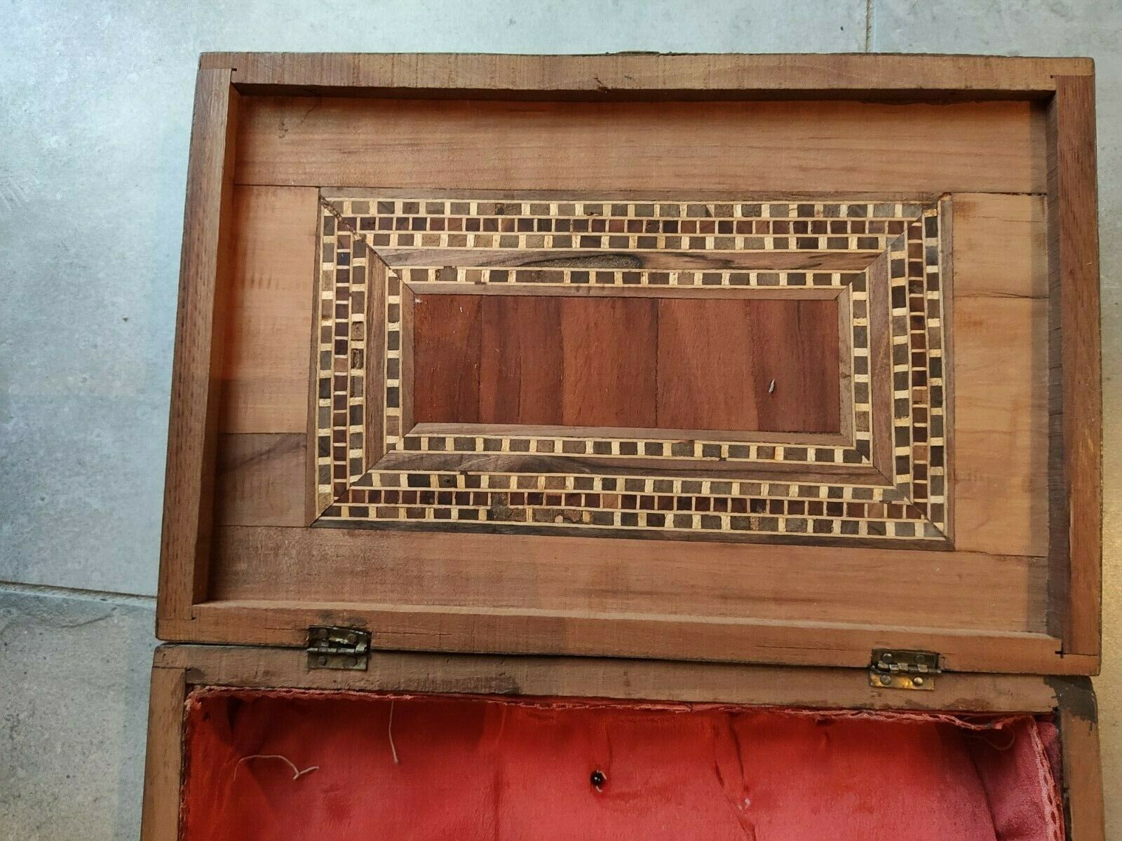 Branded wooden box, mother-of-pearl inlay, Syrian