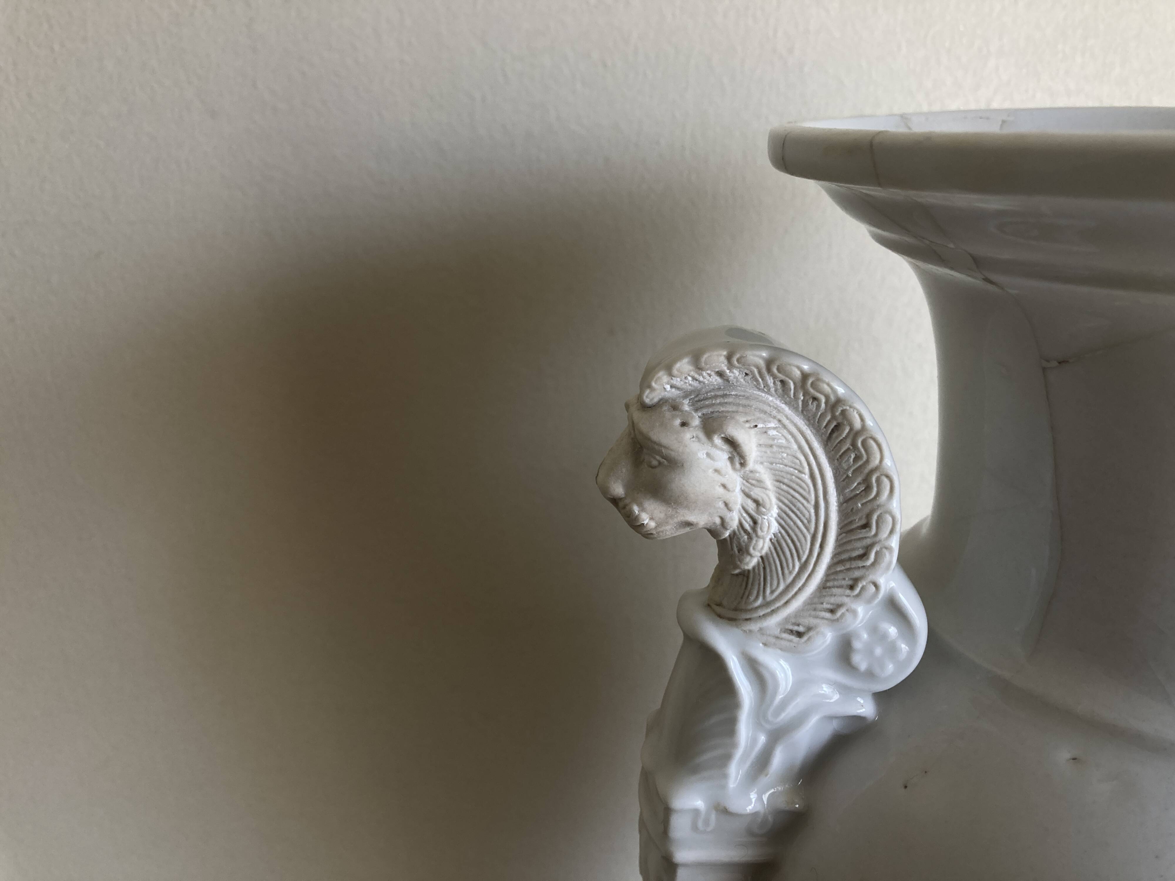 XXL white lion head neo-classical amphora vase from the Empire Consulate.