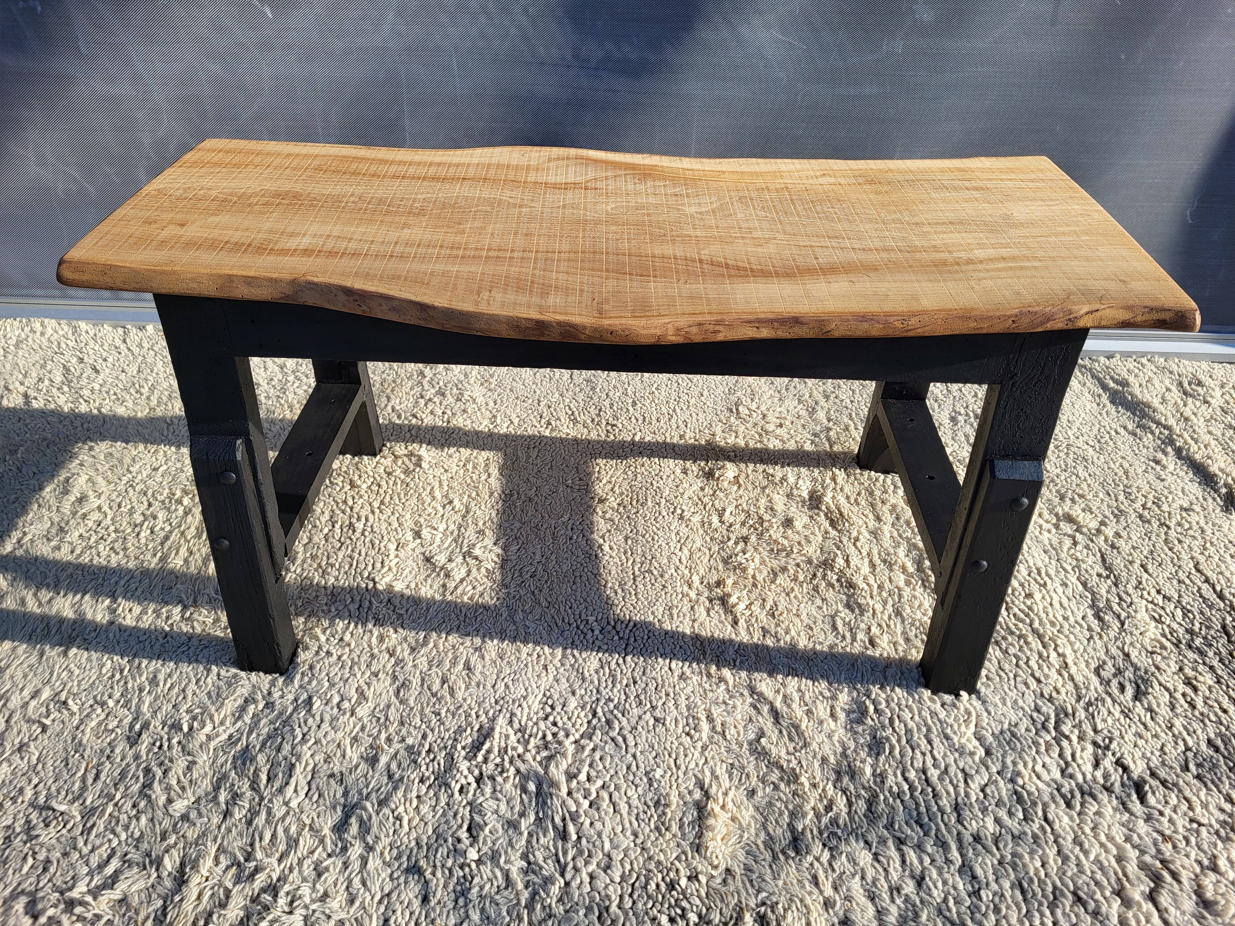 Bicolour coffee table in solid oak with 19th-century legs • Unique piece "Raw"
