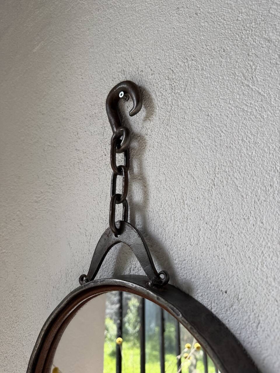 Miroir brutaliste métal et chaîne 1950