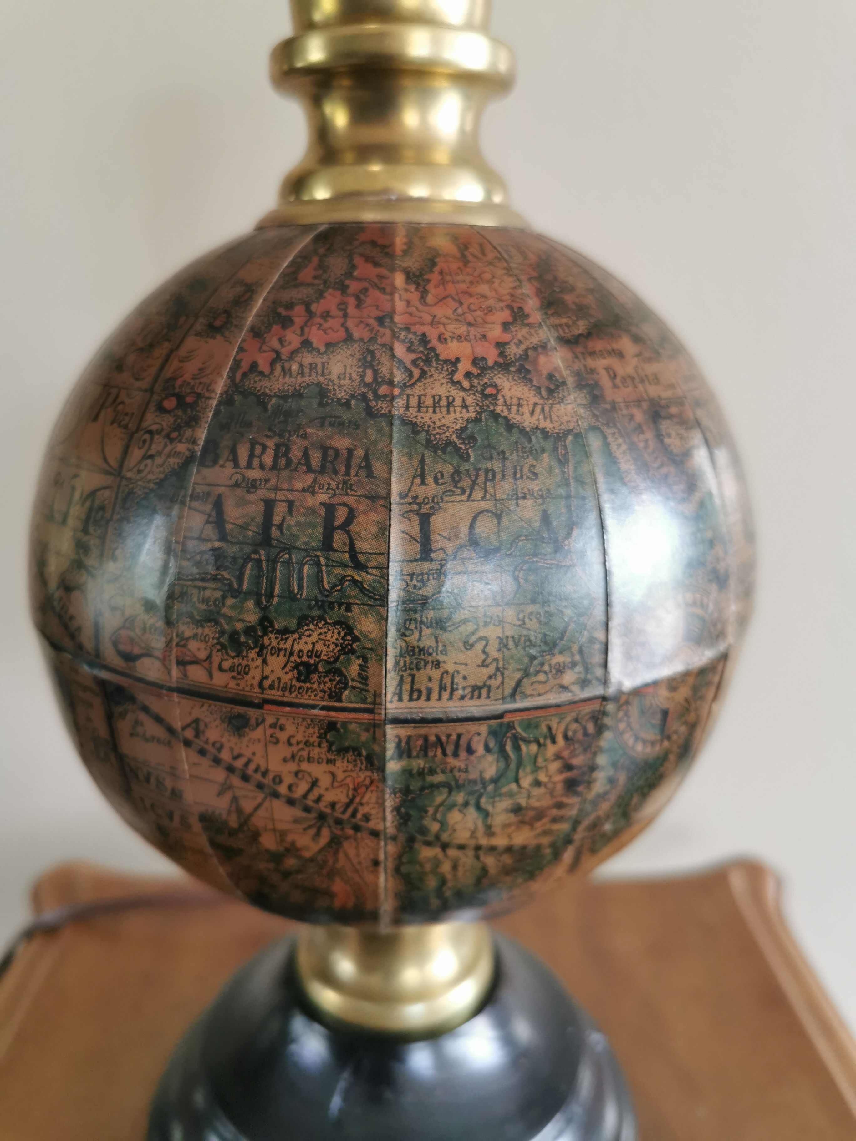 Vintage globe lamp base