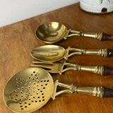 Couverts de service authentiques en laiton et bois