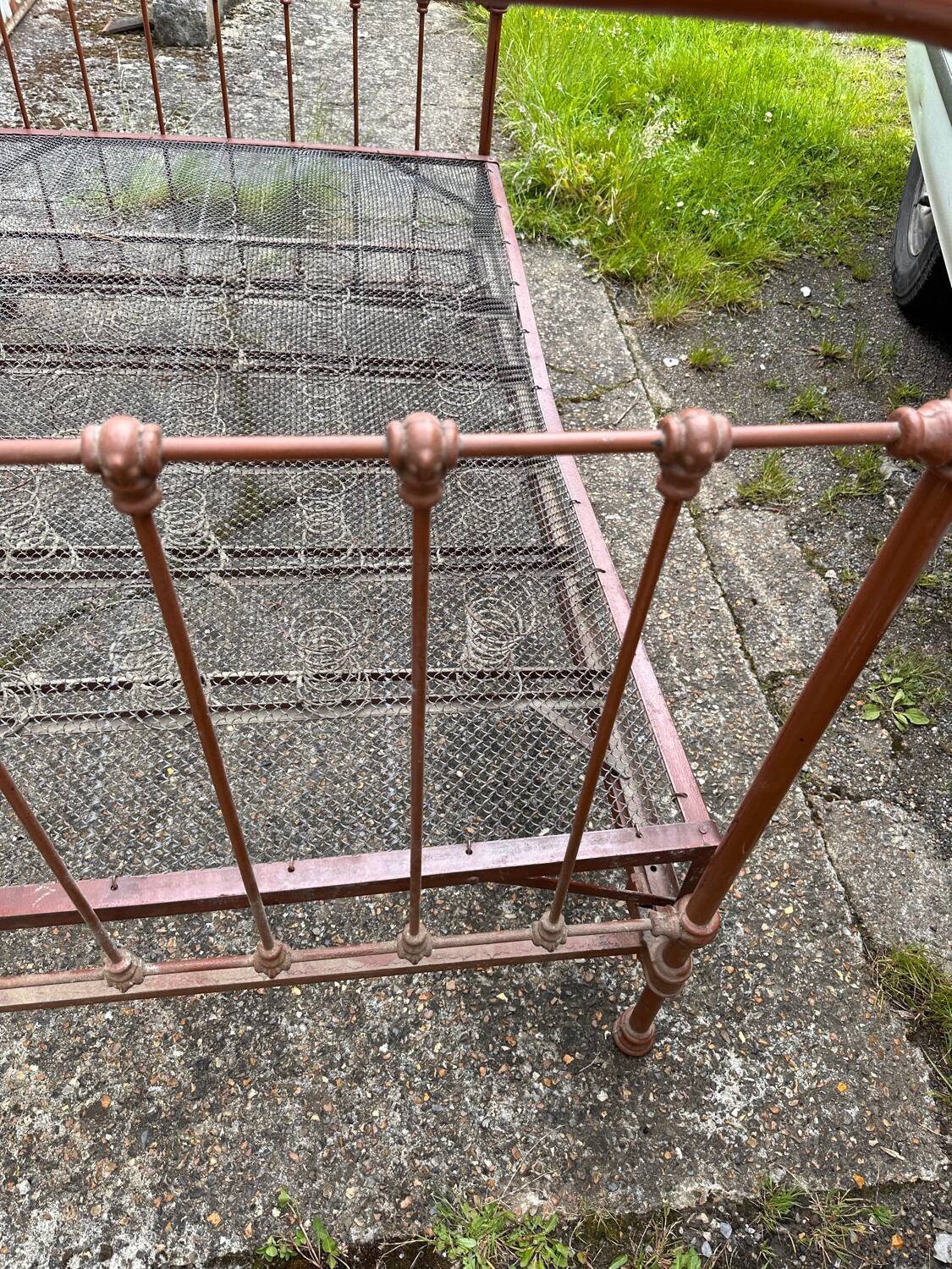 Metal bed with box spring