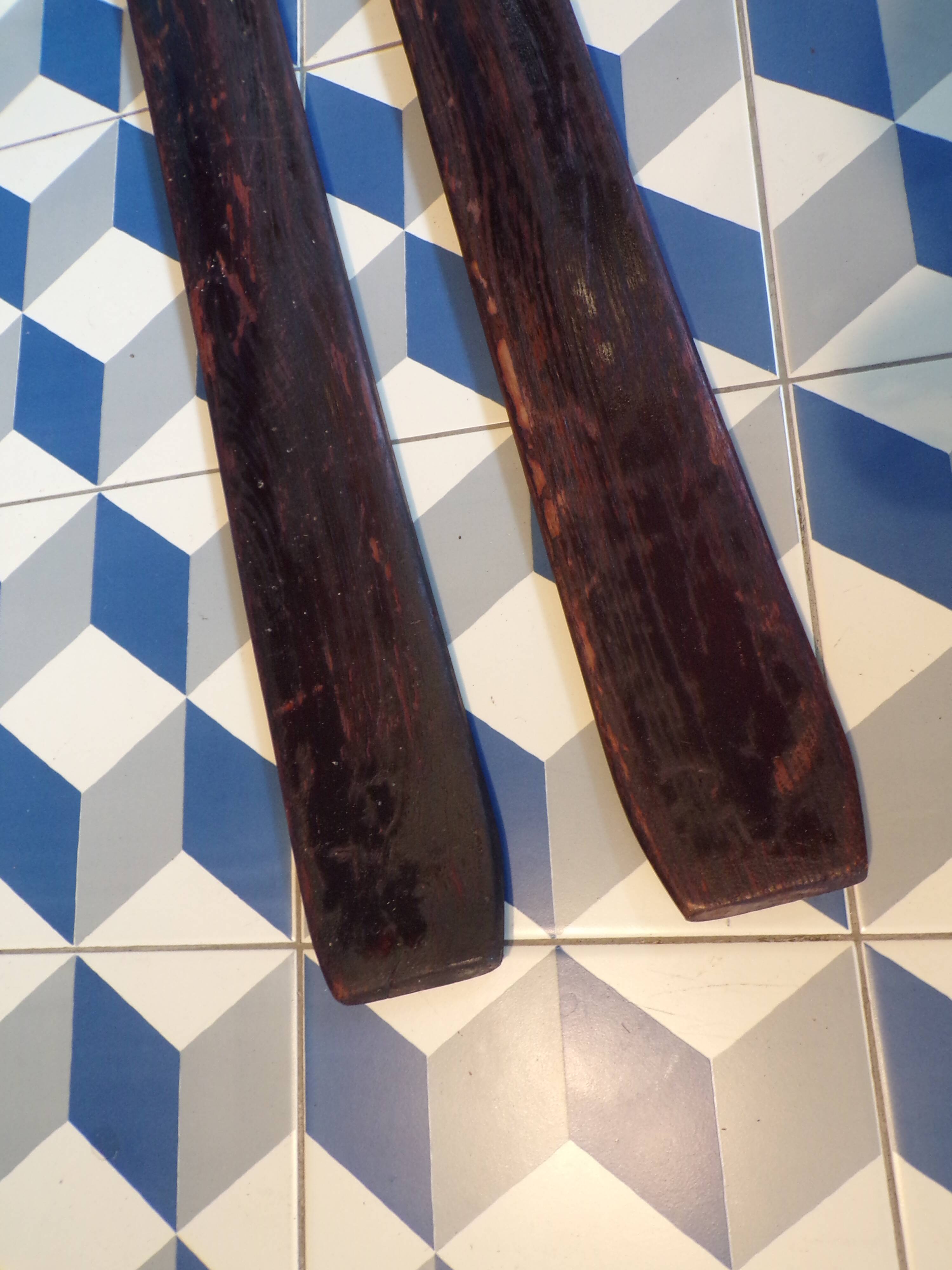 Paire de skis anciens en bois L=200cm