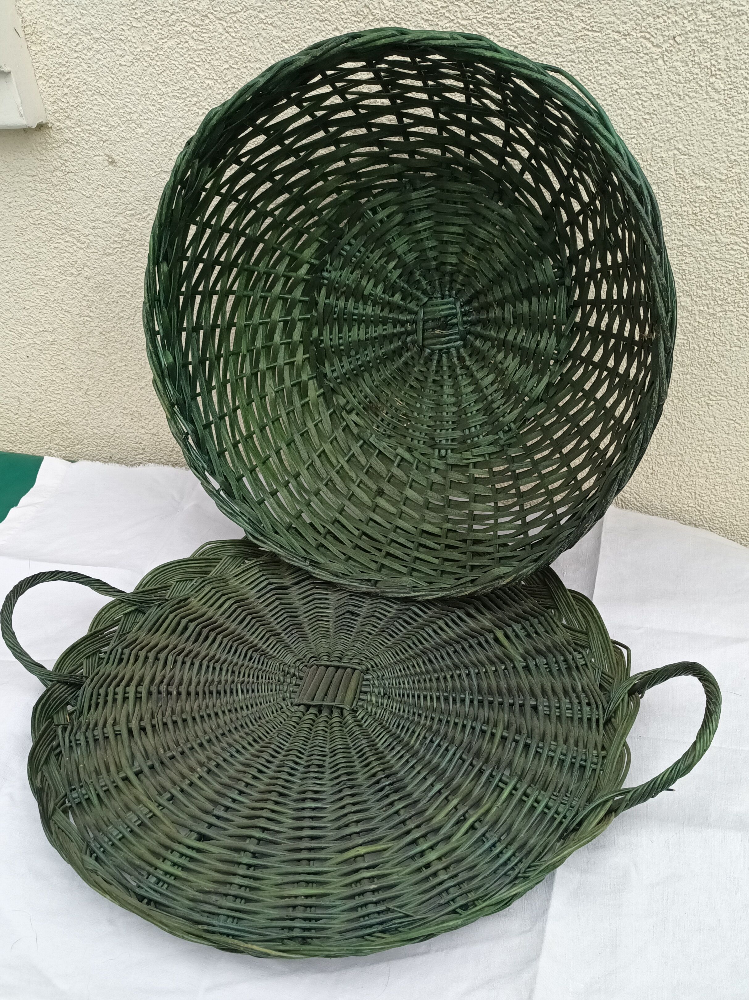 Wicker fruit tray
