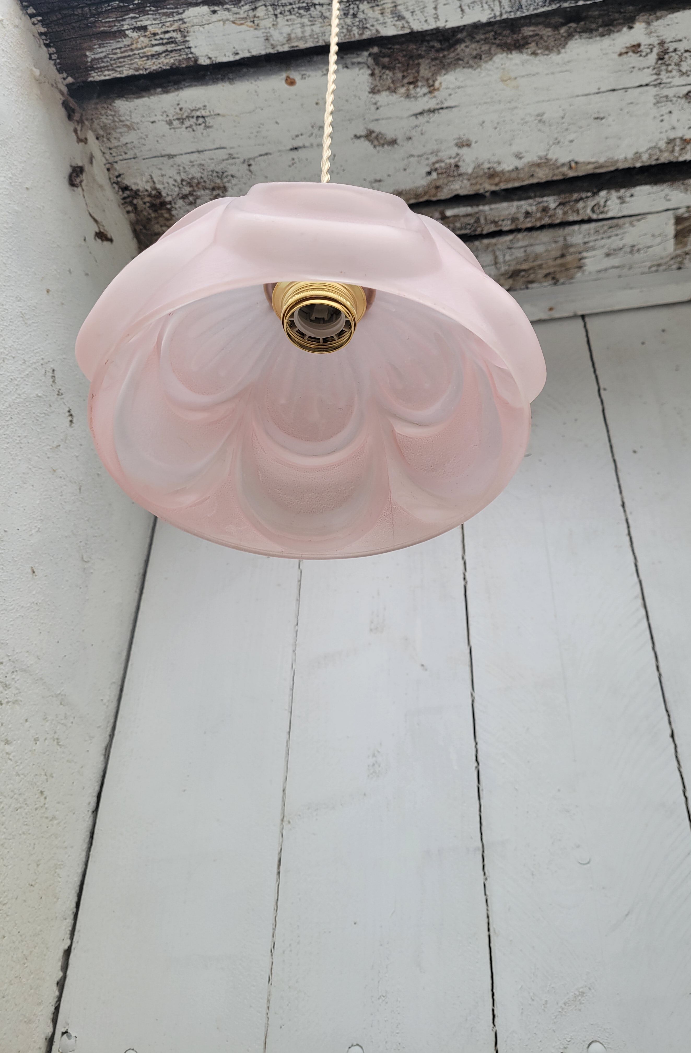 Pink frosted glass suspension