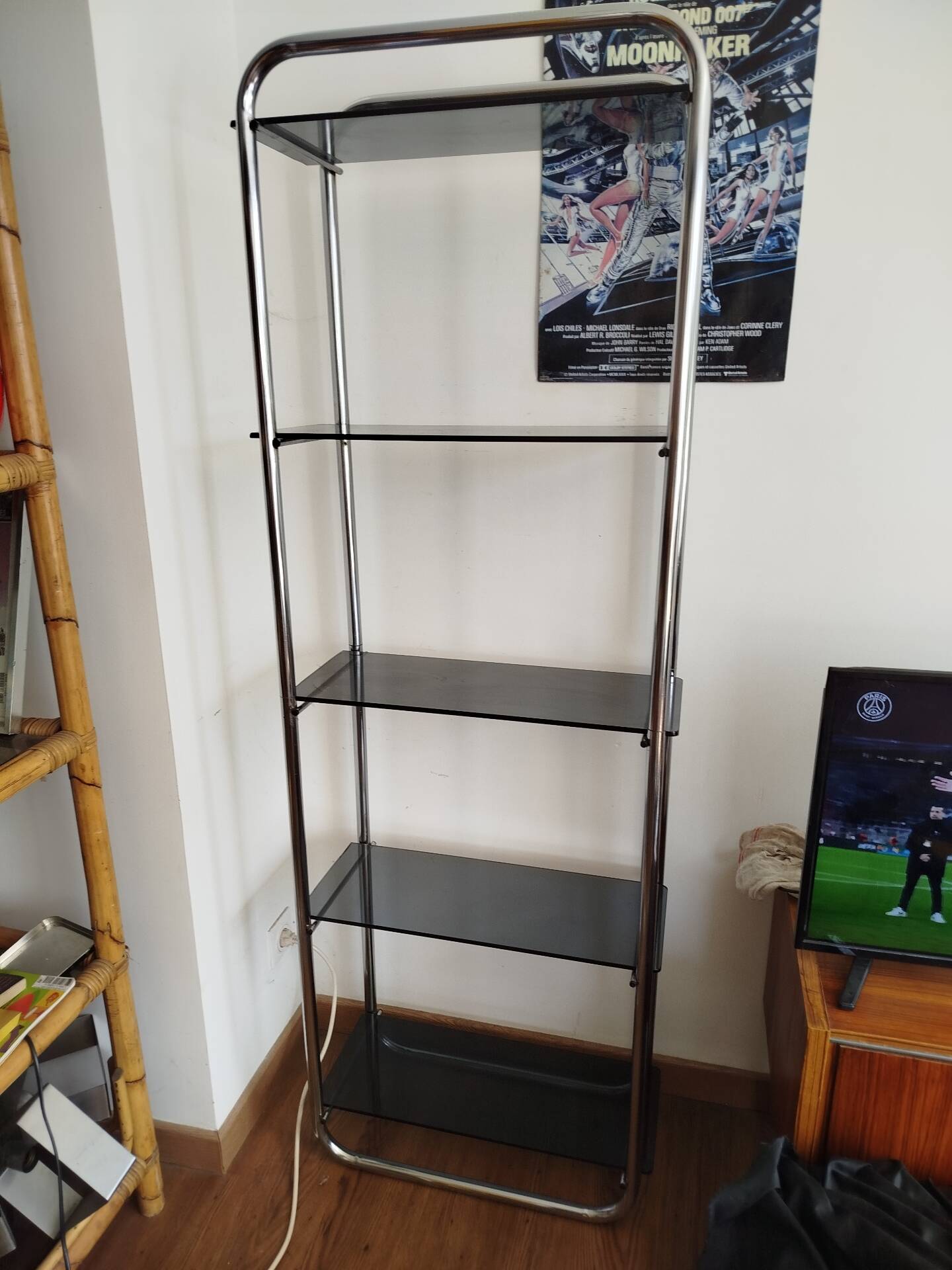 Étagère Bauhaus en métal chromé et verre fumé, années 70