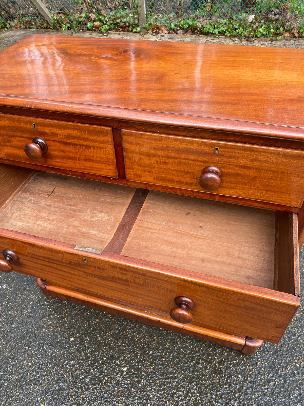 Victorian English commode in solid wood