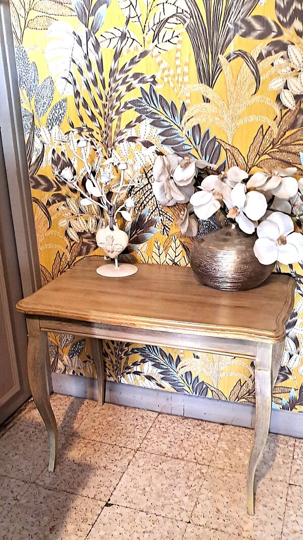 Table basse rectangulaire en bois massif peinte et patiné dorée 1950