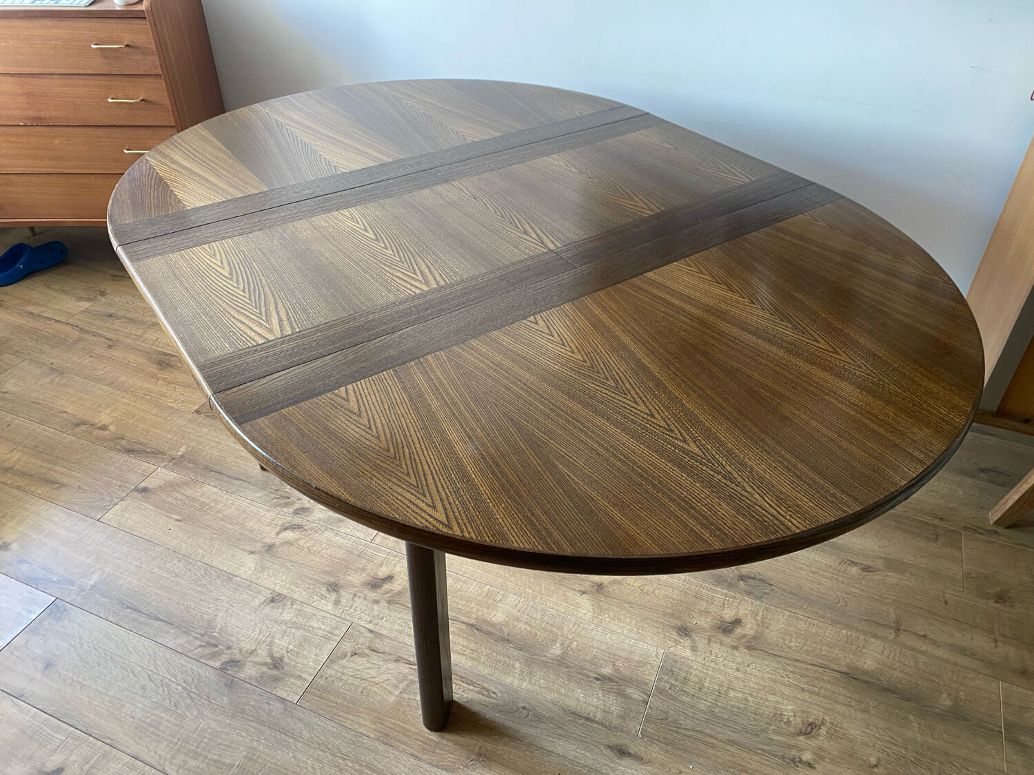 Table with an oak veneer and butterfly extension.