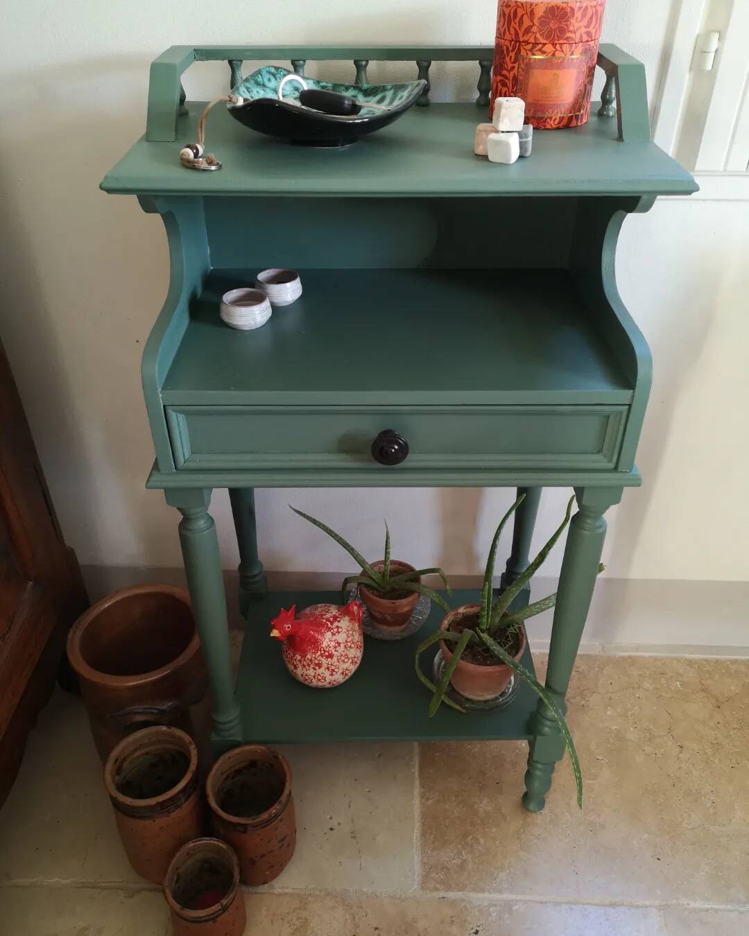 Entrance empty pocket furniture