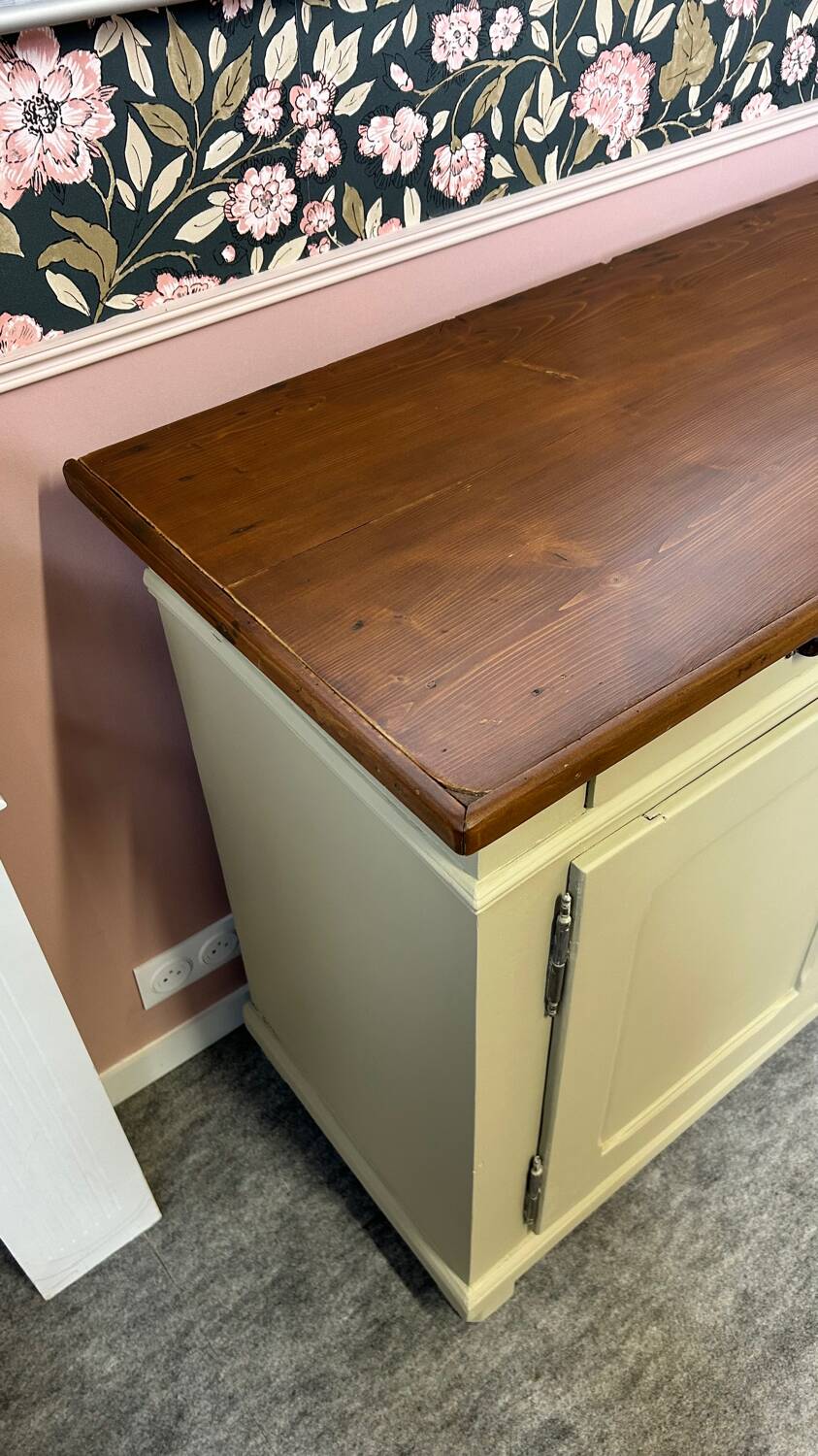 Chic country-style buffet with 2 doors