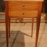 Nightstand with veneer and 4 drawers.