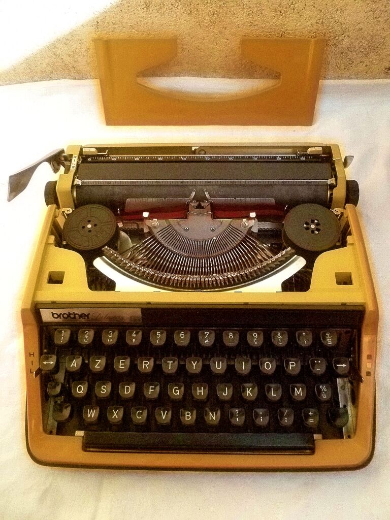 Brother Deluxe 800 typewriter