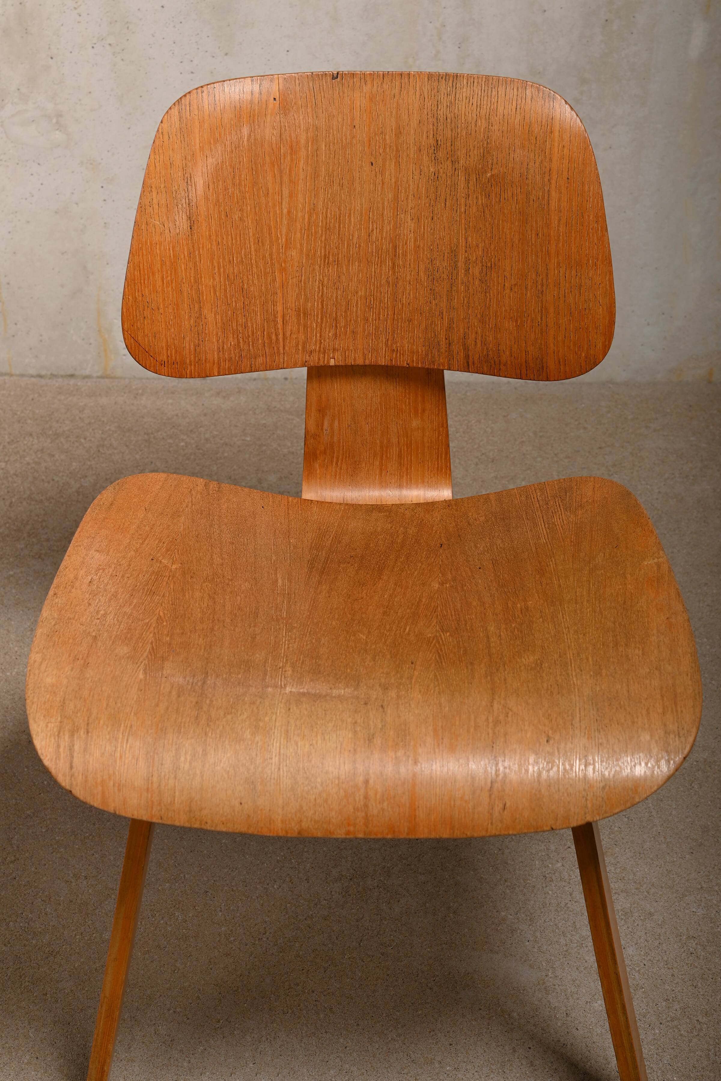 Charles and Ray Eames Early DCW Ash plywood Dining Chairs for Herman Miller