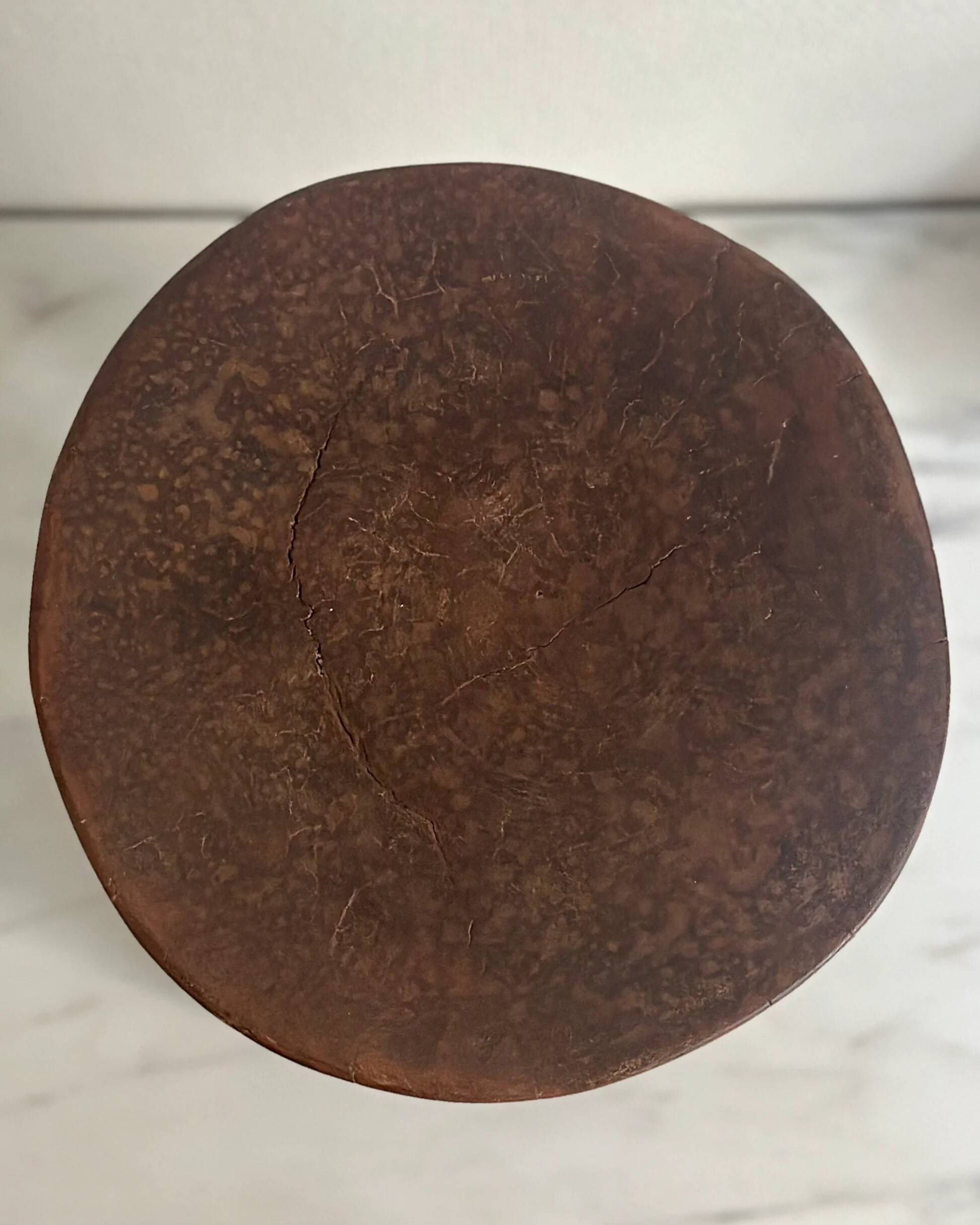 Tabouret tripode en bois sculpté, art sénoufo