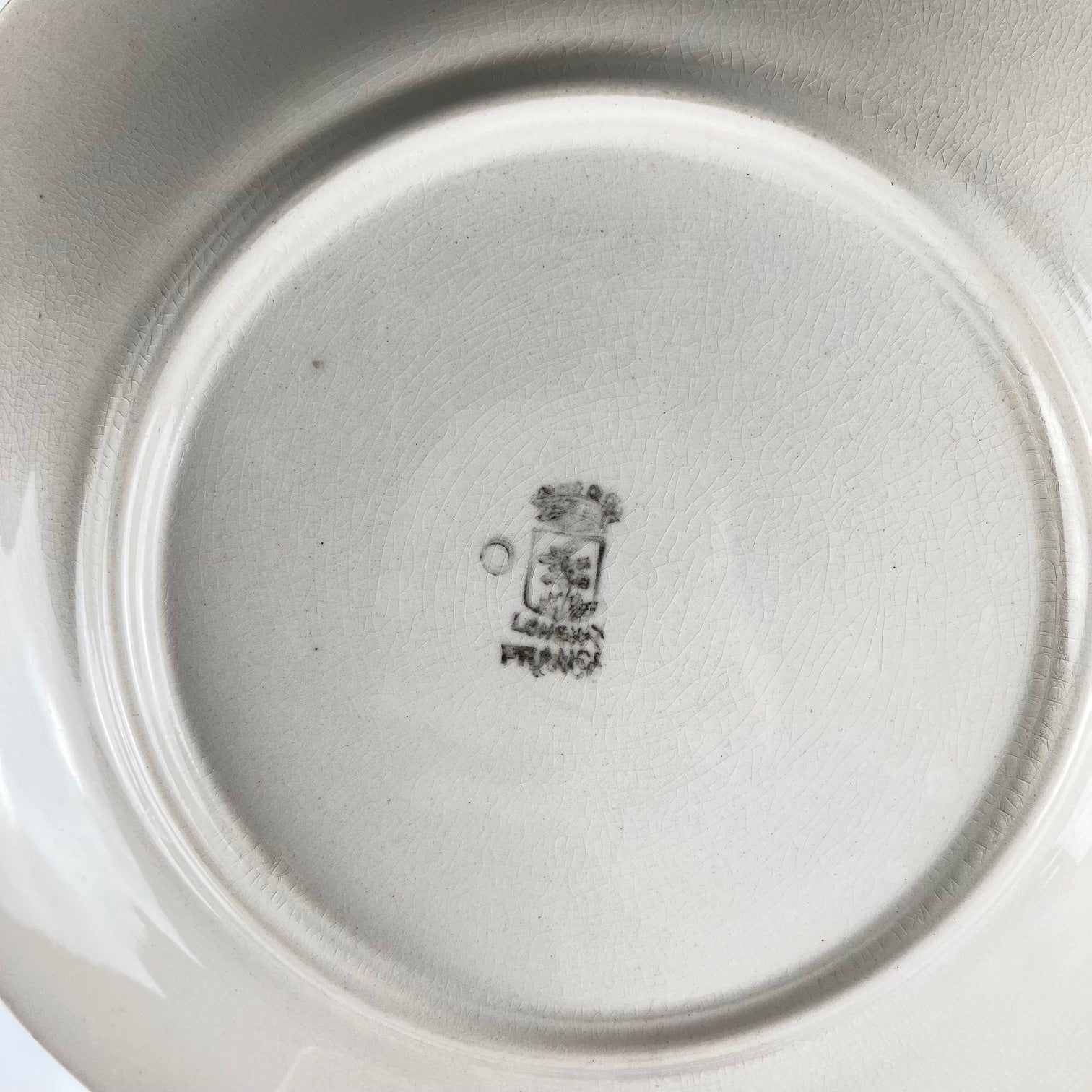 Set of 10 flat plates Longwy, 20th century, floral decoration.