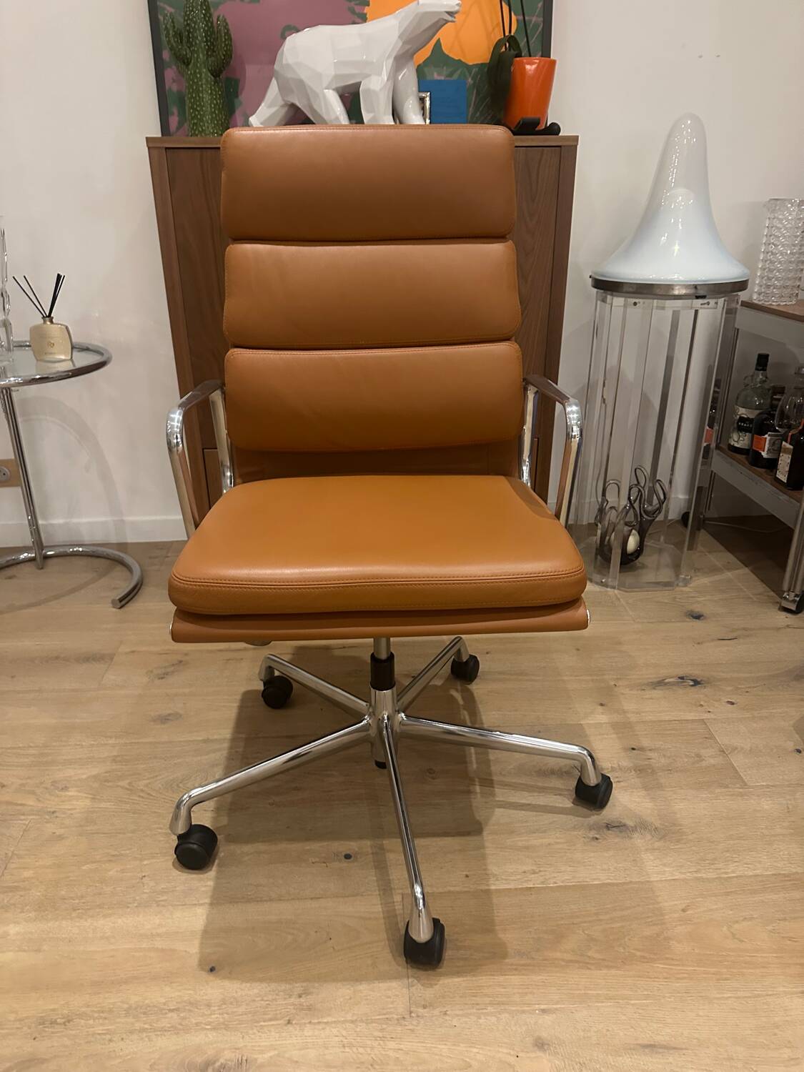 Eames EA 219 chair, Vitra edition, near mint condition