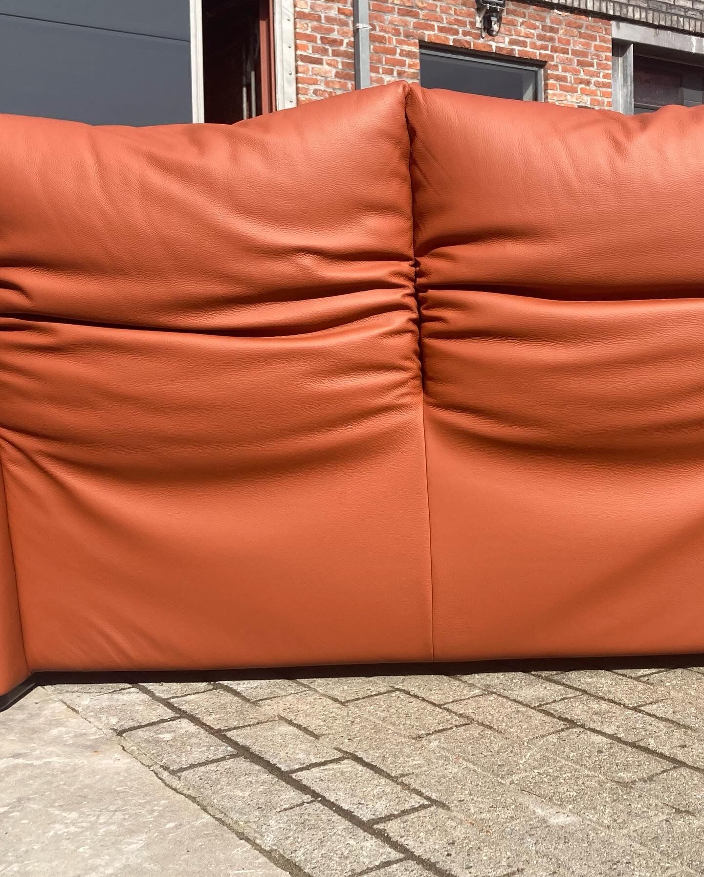 Cassina Maralunga 2seater by Vico Magistretti