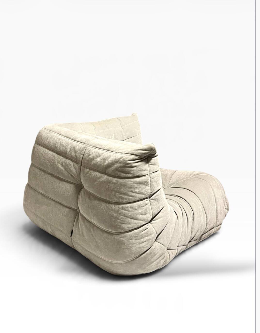 Canapé modulable Togo en velours grege par Ducaroy, Maison Ligne Roset