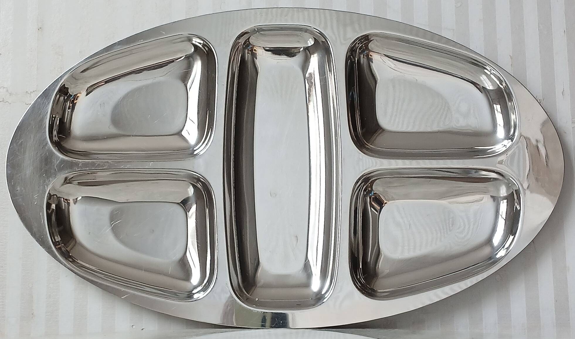 Set de 2 grands plats en inox 18/10, Vers 1970