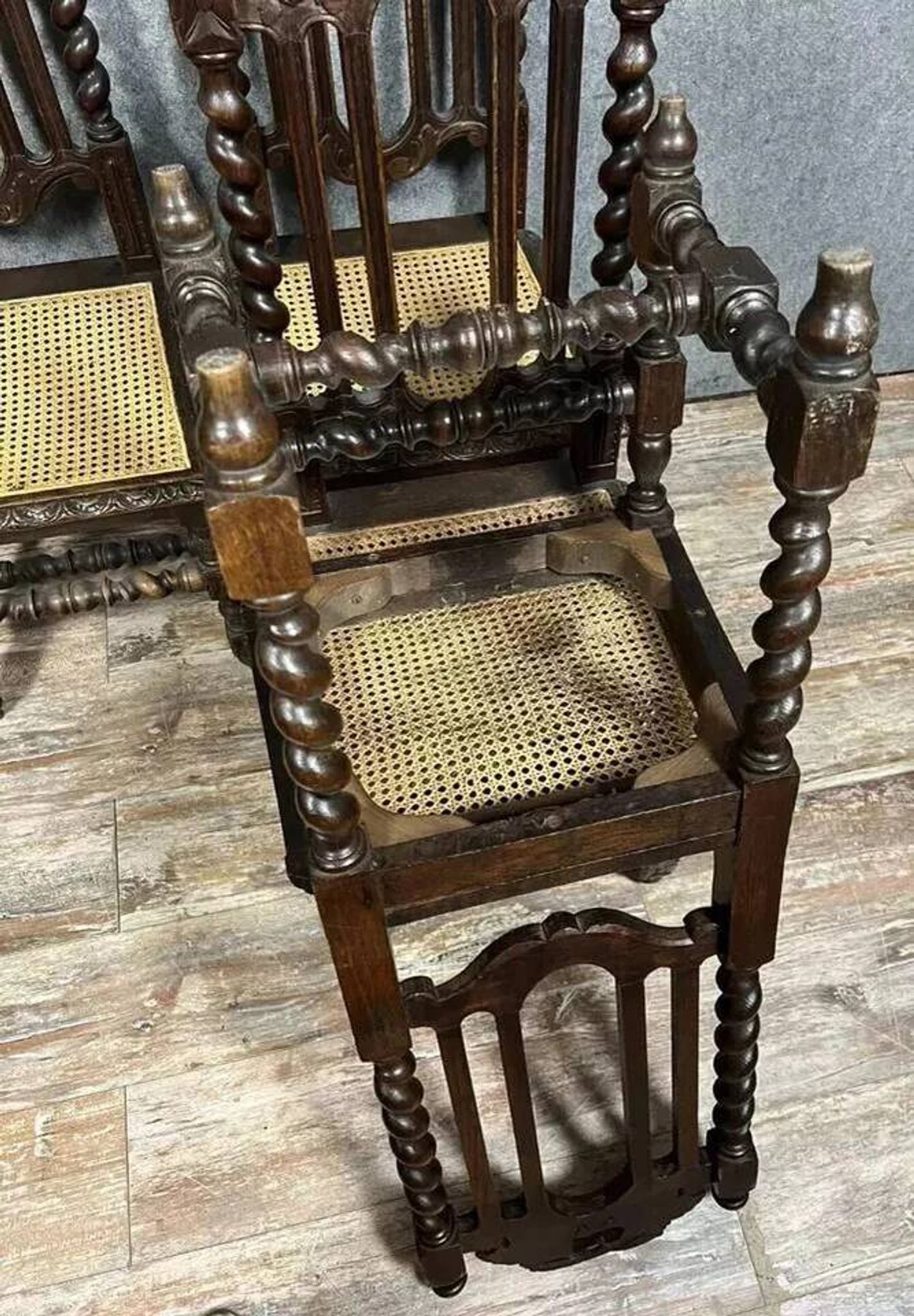 Set of 4 Renaissance style hunting lodge chairs in carved oak