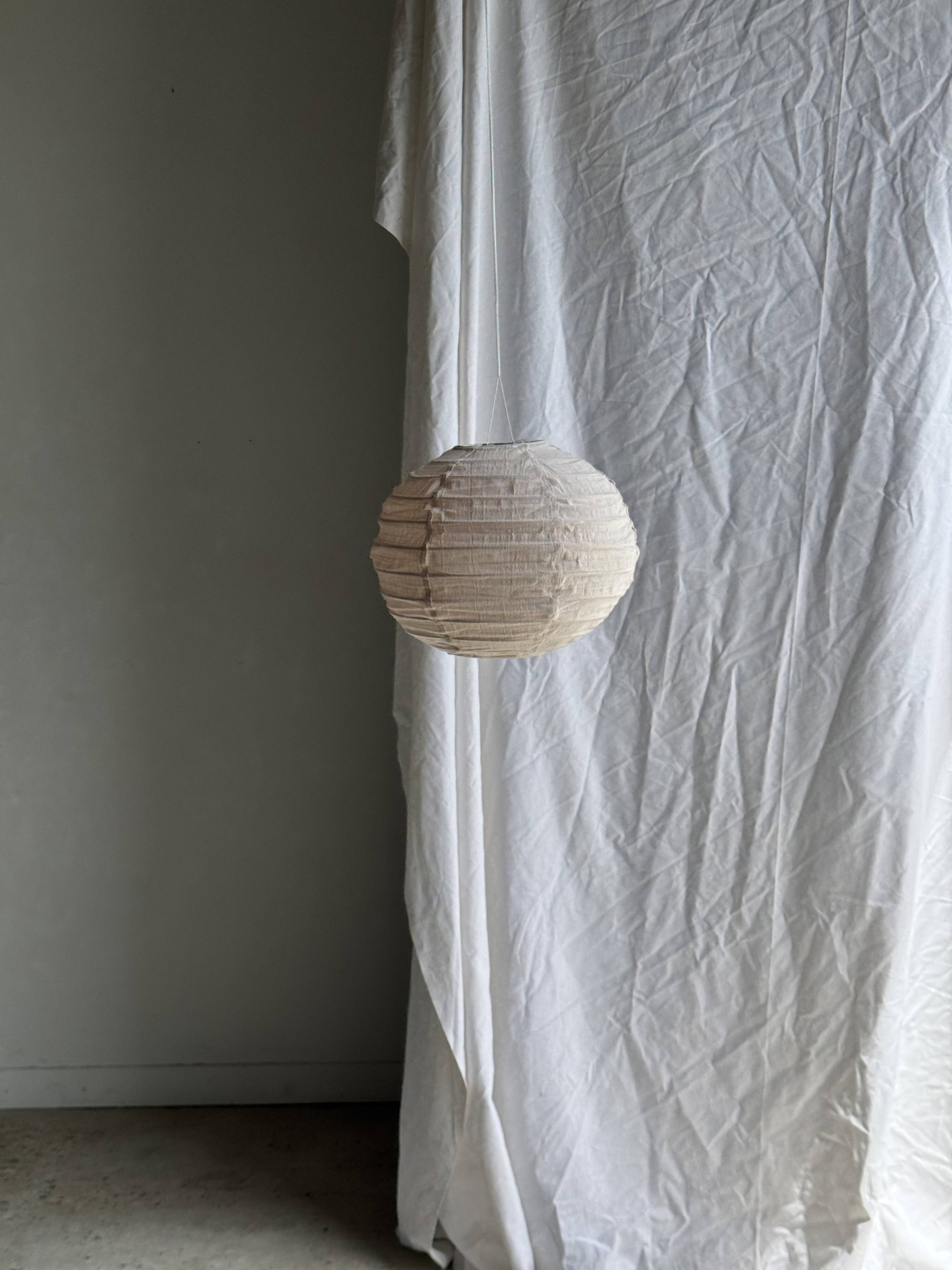 Small round pink rattan and natural linen Japanese-style pendant light D30
