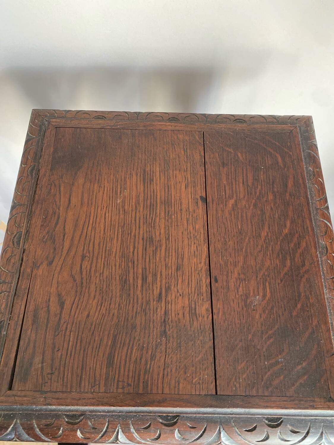 Louis XIII style pedestal table