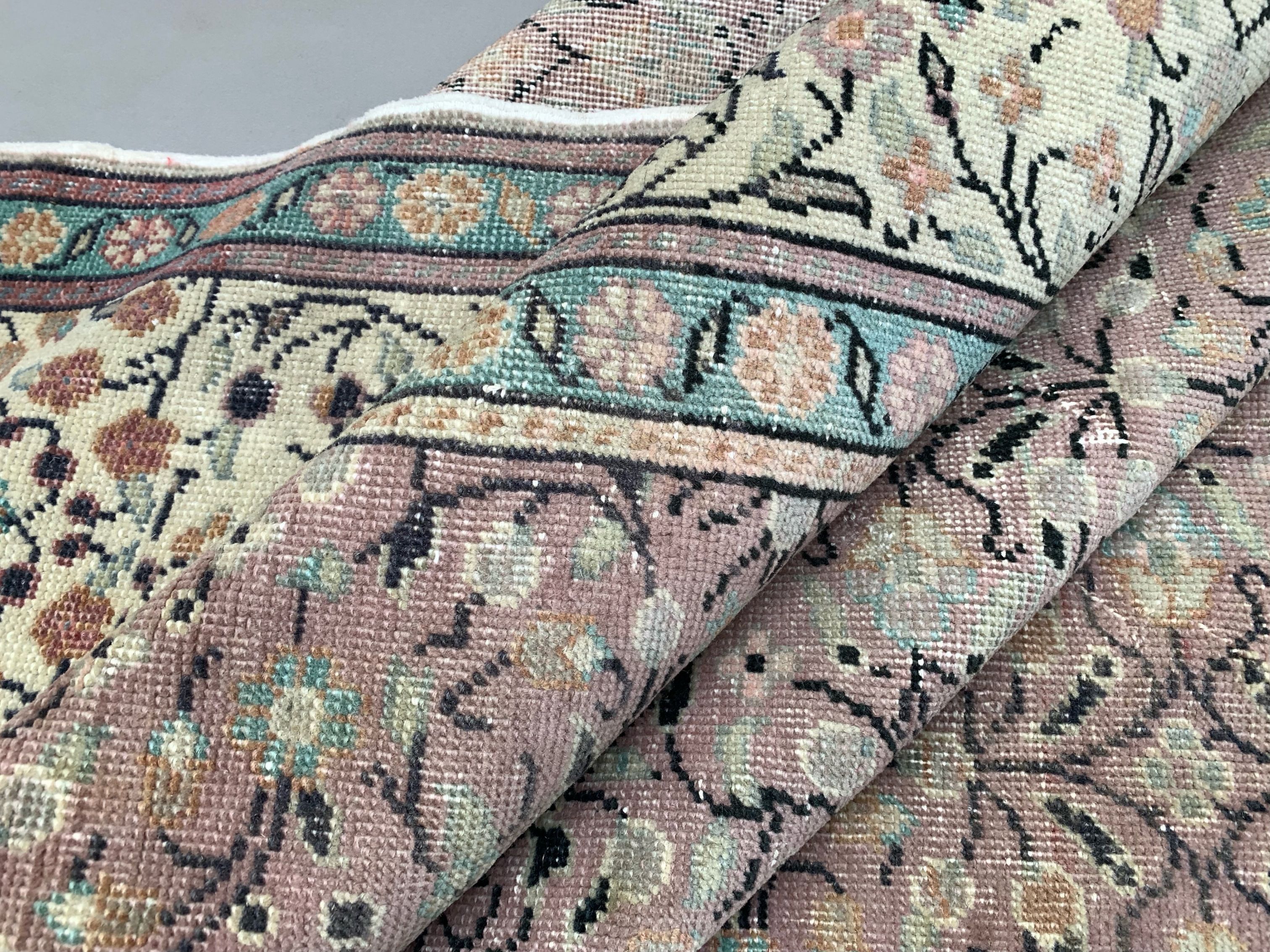 Vintage turkish rug 220x150 cm carpet central anatolian