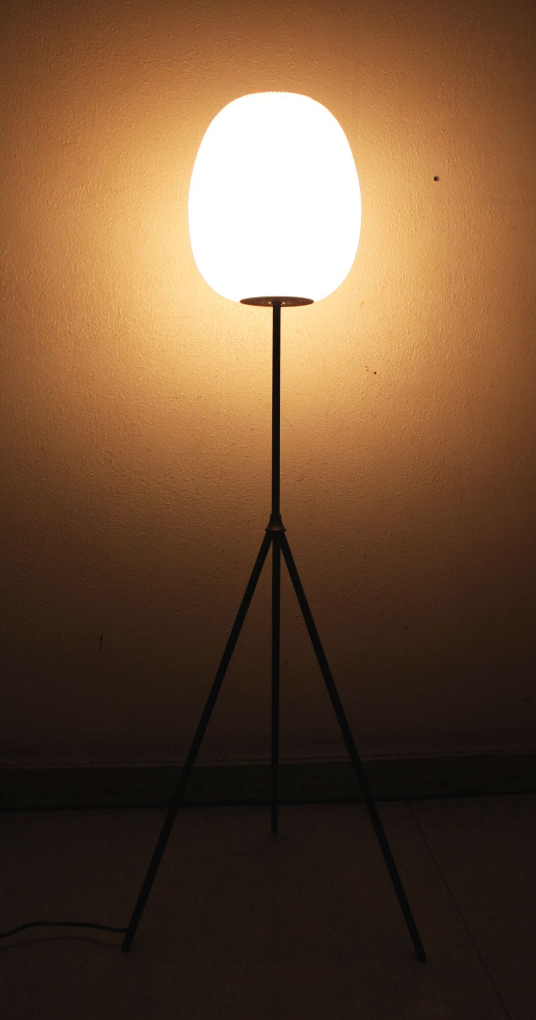 Lampadaire tripode en rhodoïd par Aro Leuchten, Allemagne, 60's