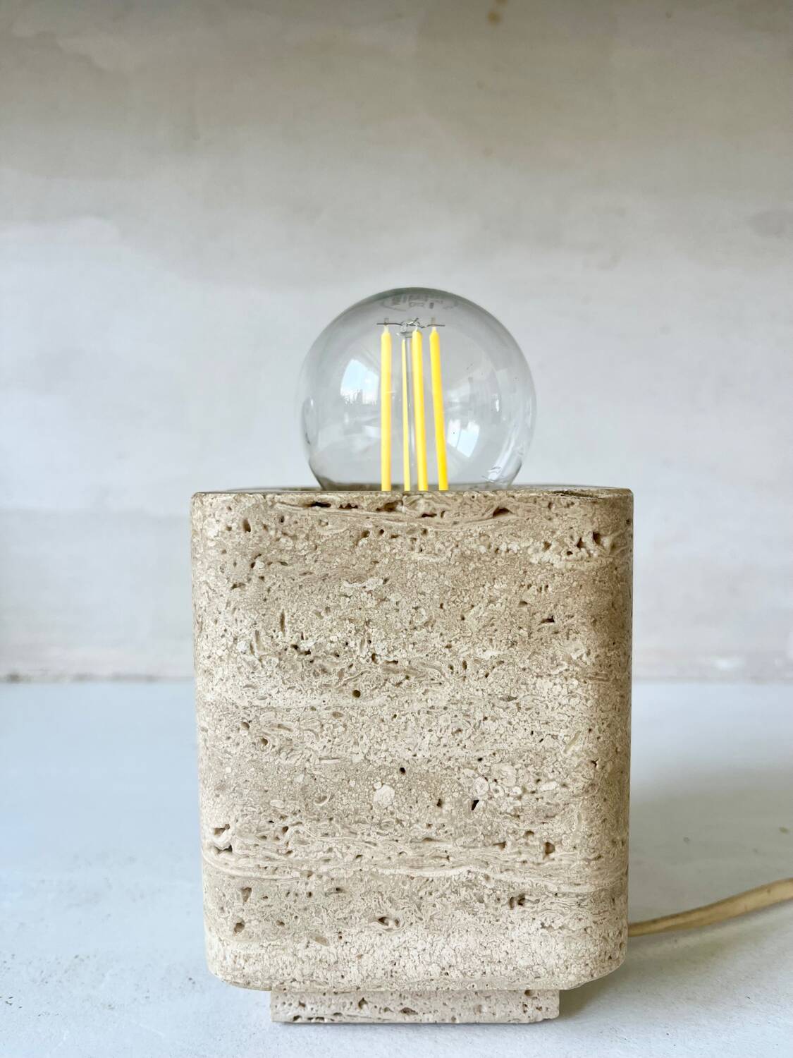 Lampe de chevet en travertin italien vintage