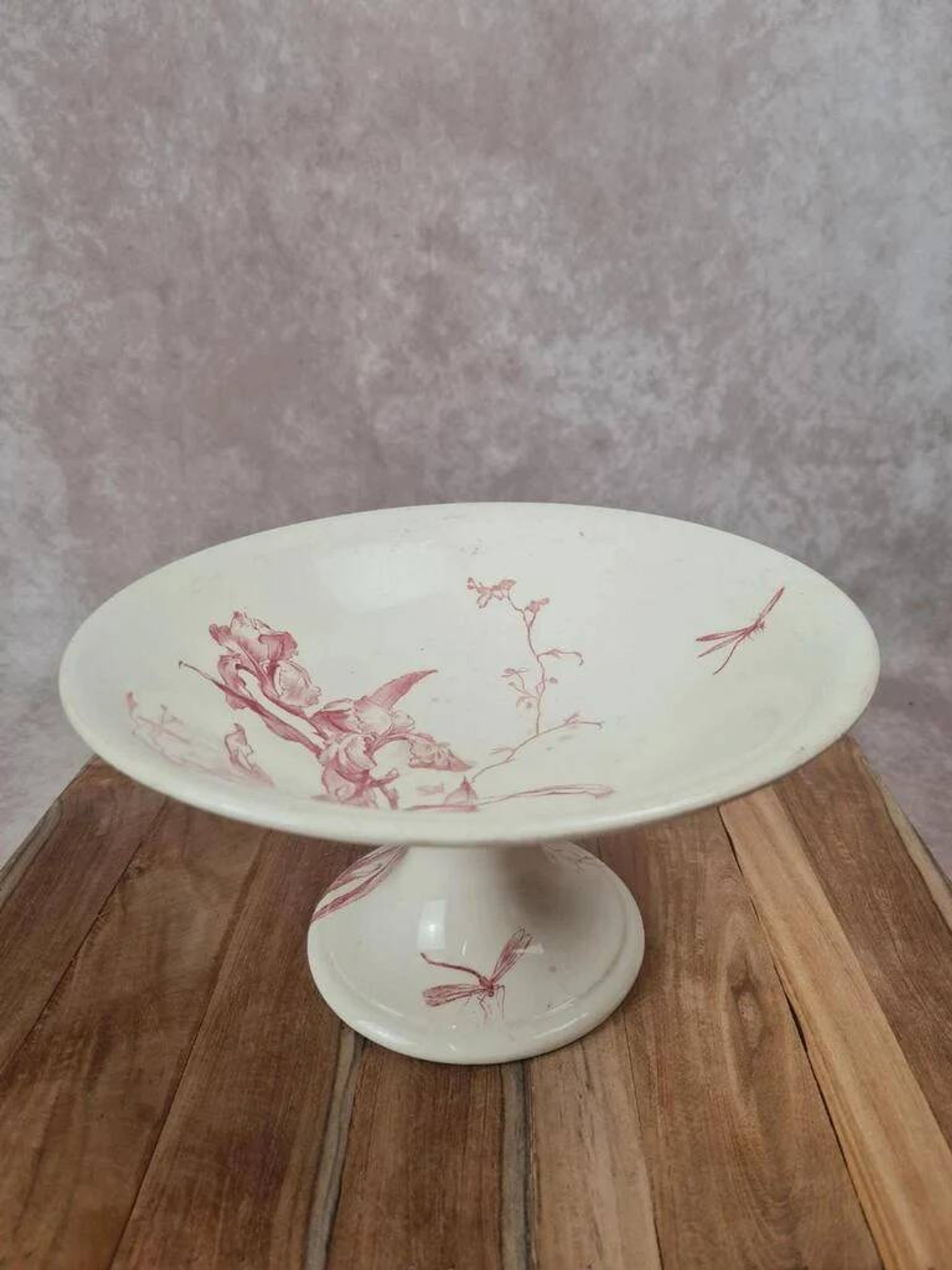Grand compotier sur pied Gien modèle Iris décor floral rouge