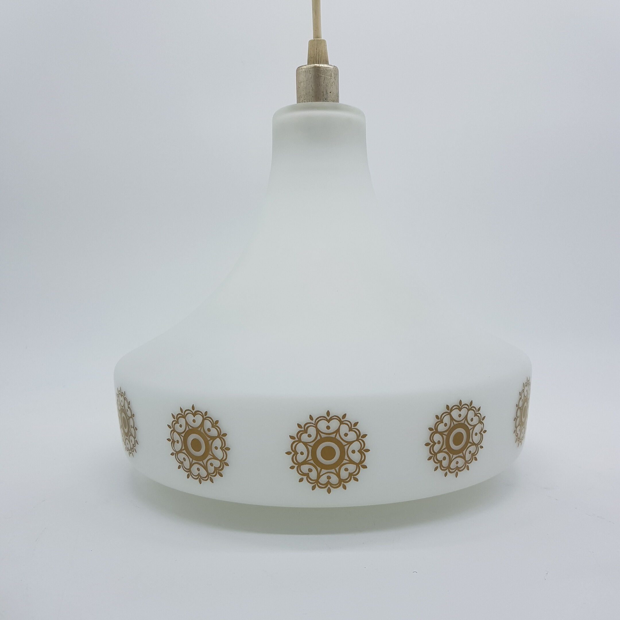 Hanging in Scandinavian opaline golden motifs
