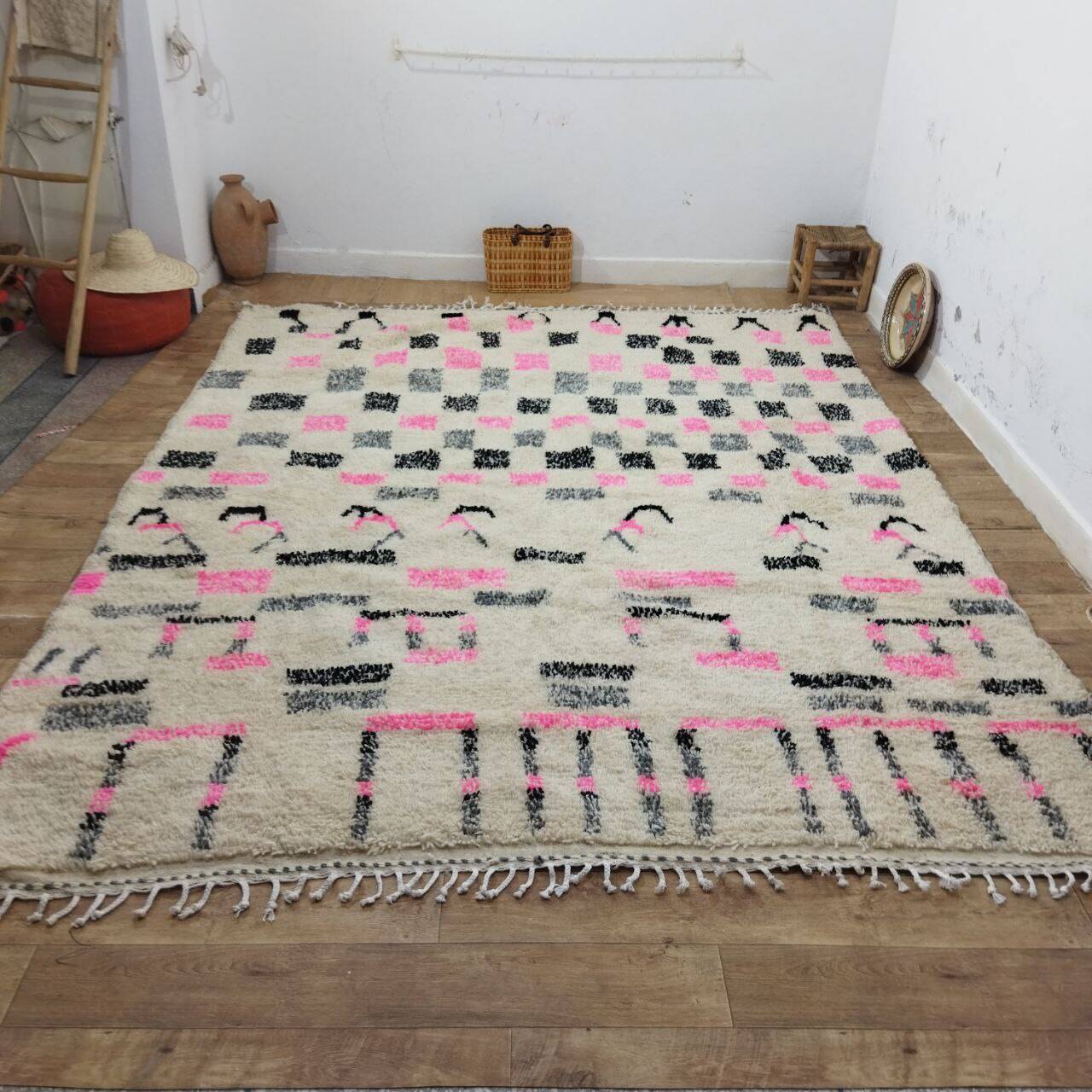 Azilal Berber rug in handmade wool 326 X 250 CM